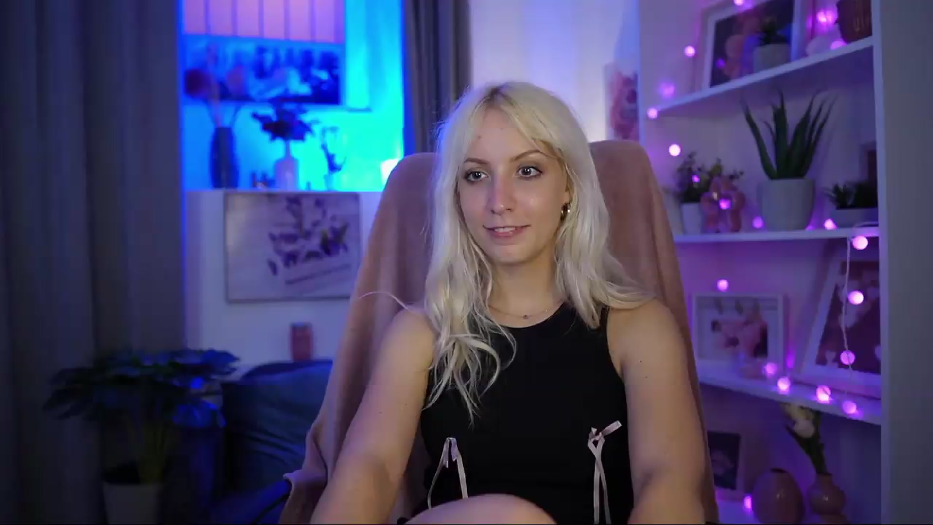 Gallery image thumbnail from Lucy_Cutie's myfreecams stream on, 06/27/2026, 20:22 image 15 of 20