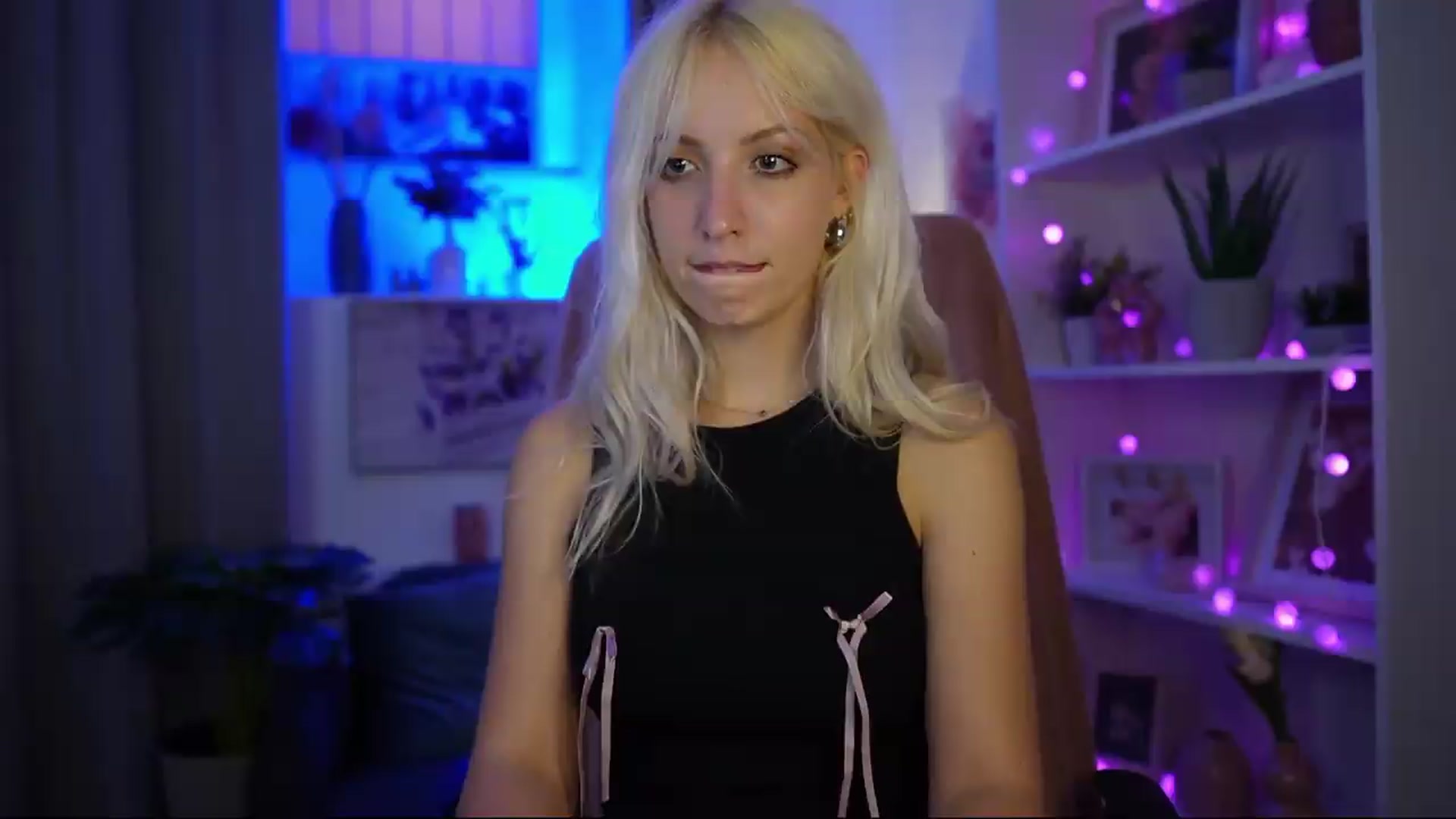 Gallery image thumbnail from Lucy_Cutie's myfreecams stream on, 06/27/2026, 20:22 image 18 of 20