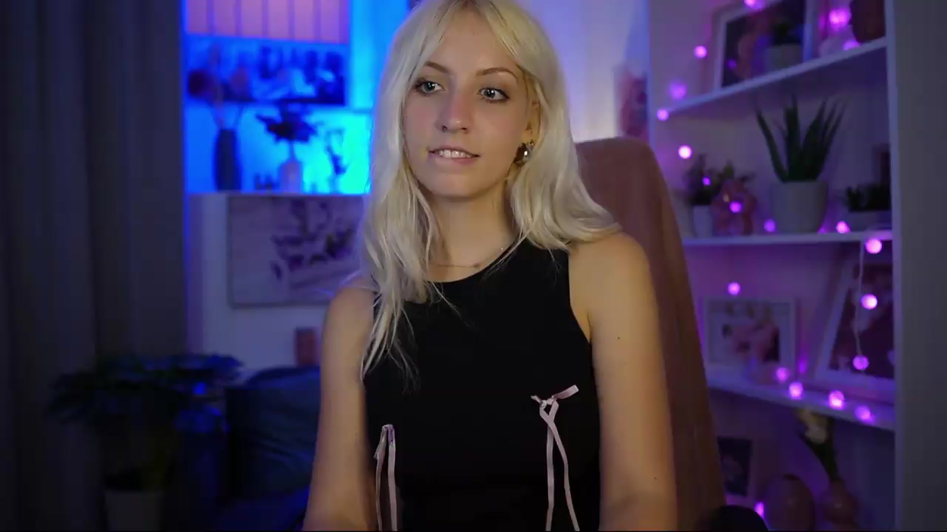 Gallery image thumbnail from Lucy_Cutie's myfreecams stream on, 06/27/2026, 20:22 image 17 of 20