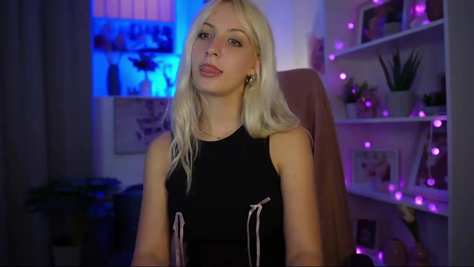 Gallery image thumbnail from Lucy_Cutie's myfreecams stream on, 06/27/2026, 21:50 image 8 of 20