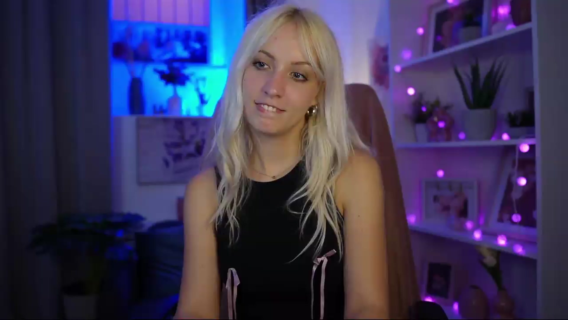 Gallery image thumbnail from Lucy_Cutie's myfreecams stream on, 06/27/2026, 21:50 image 17 of 20