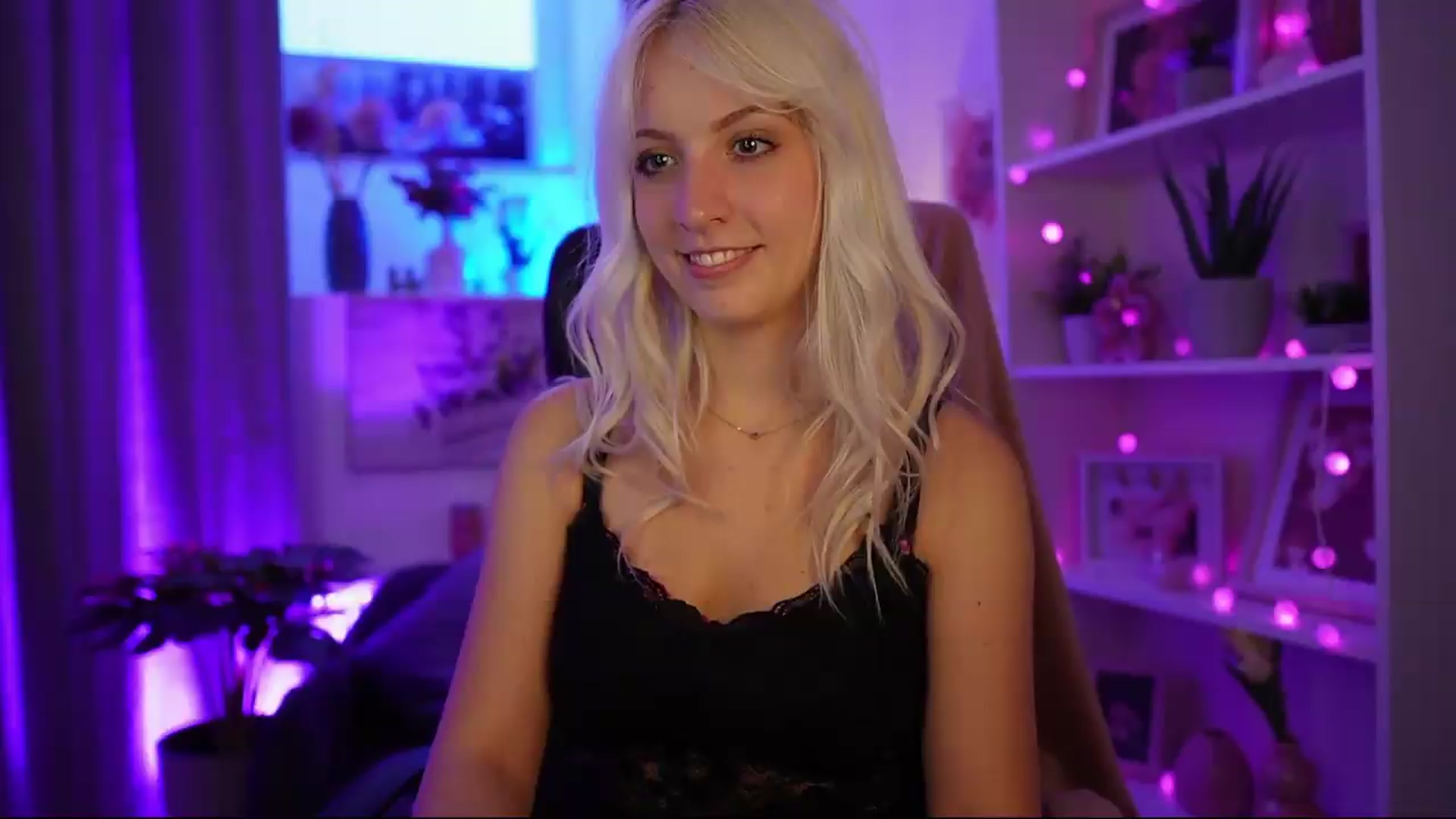 Gallery image thumbnail from Lucy_Cutie's myfreecams stream on, 06/28/2026, 18:27 image 15 of 20