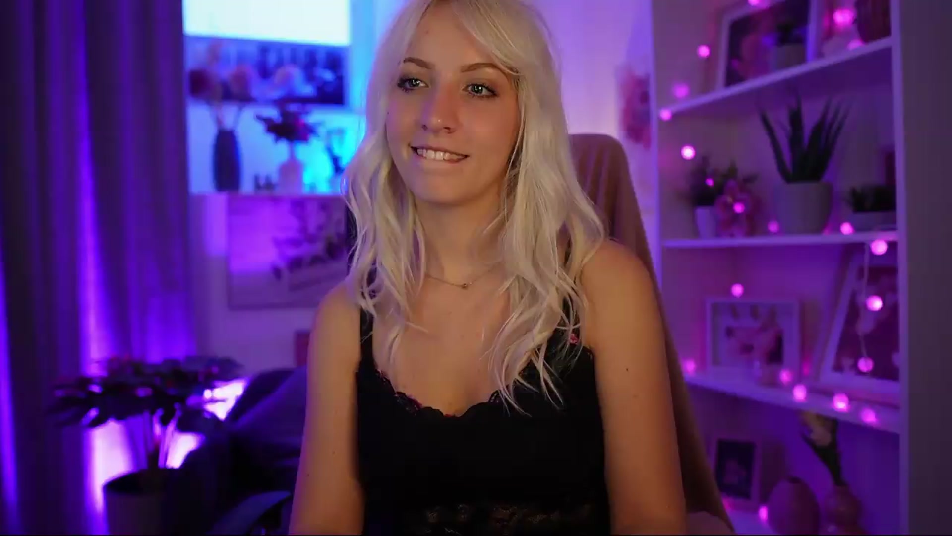 Gallery image thumbnail from Lucy_Cutie's myfreecams stream on, 06/28/2026, 18:27 image 16 of 20