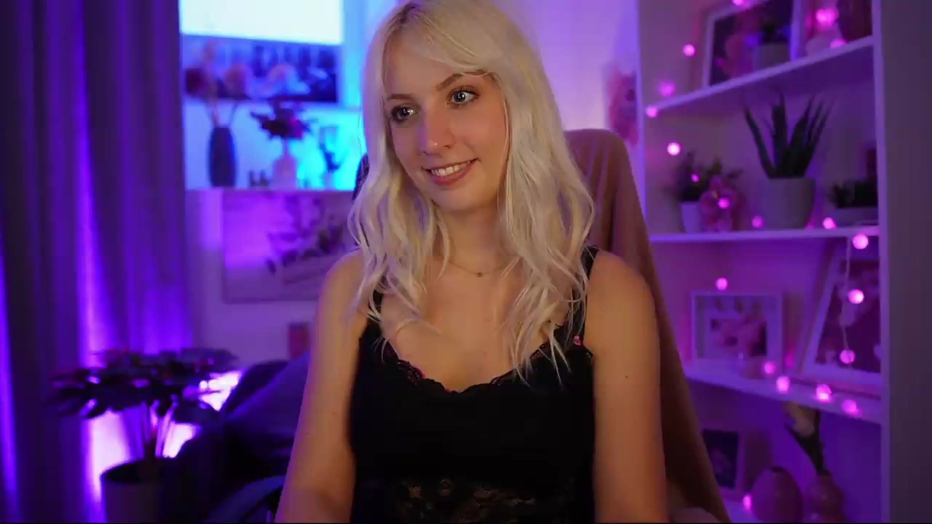 Gallery image thumbnail from Lucy_Cutie's myfreecams stream on, 06/28/2026, 18:27 image 18 of 20