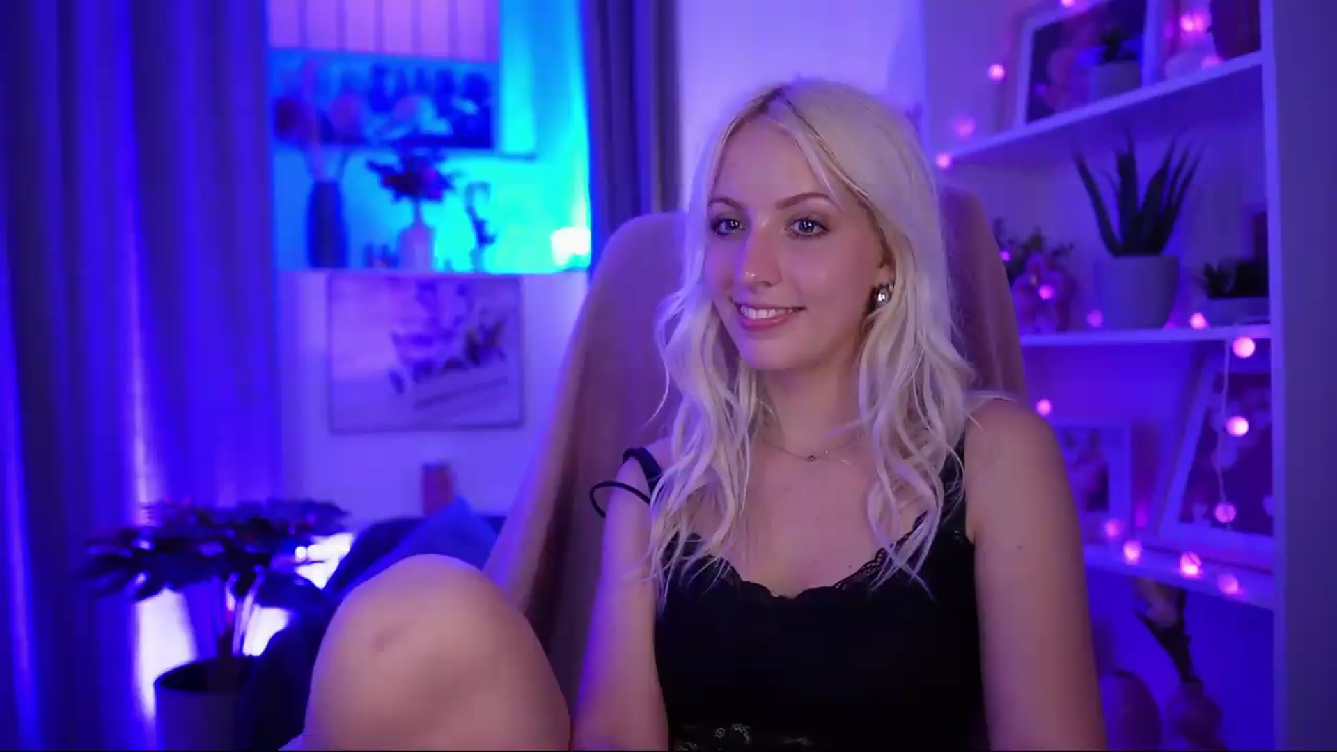 Gallery image thumbnail from Lucy_Cutie's myfreecams stream on, 06/28/2026, 19:45 image 19 of 20