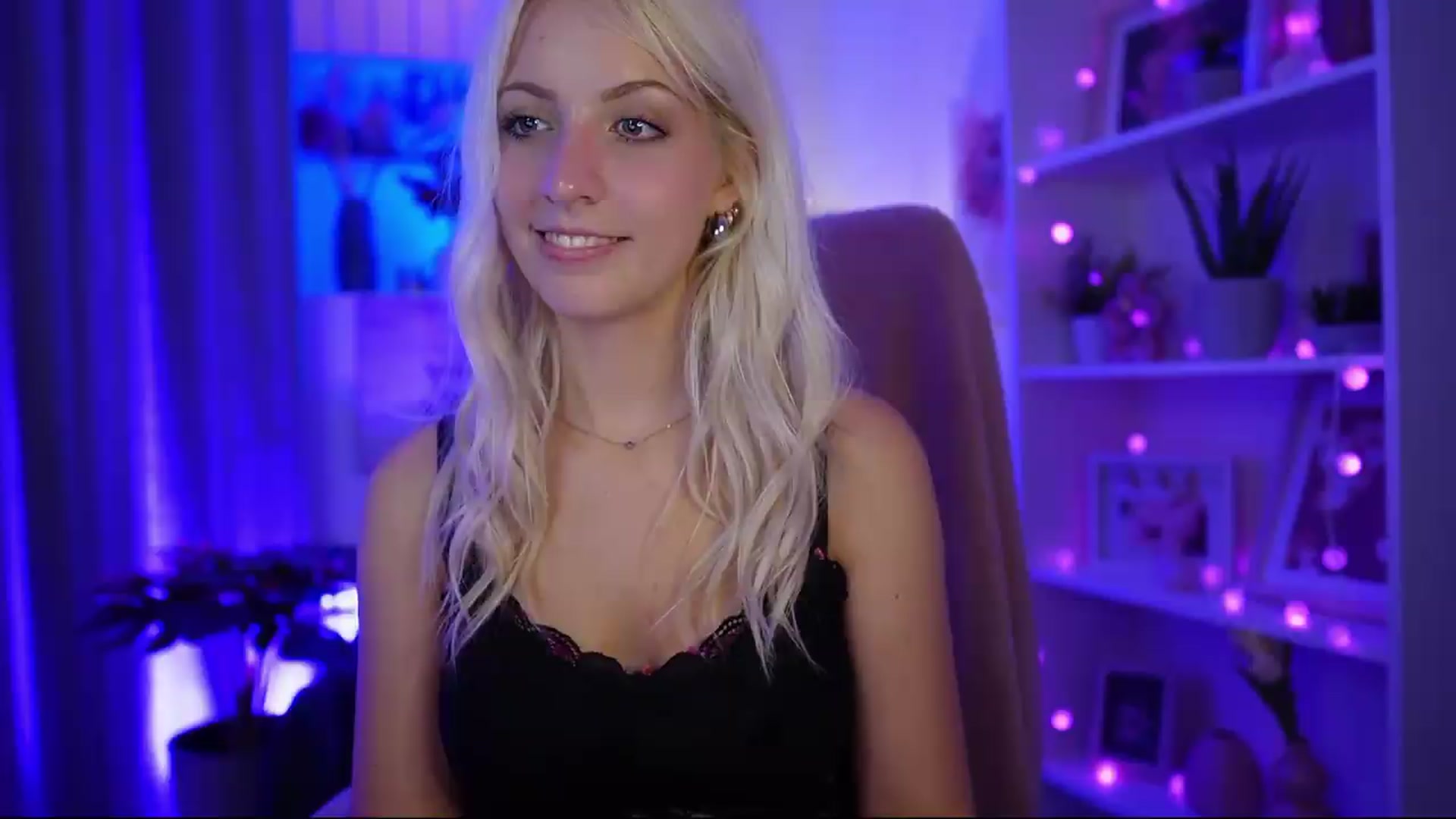 Gallery image thumbnail from Lucy_Cutie's myfreecams stream on, 06/28/2026, 20:20 image 18 of 20
