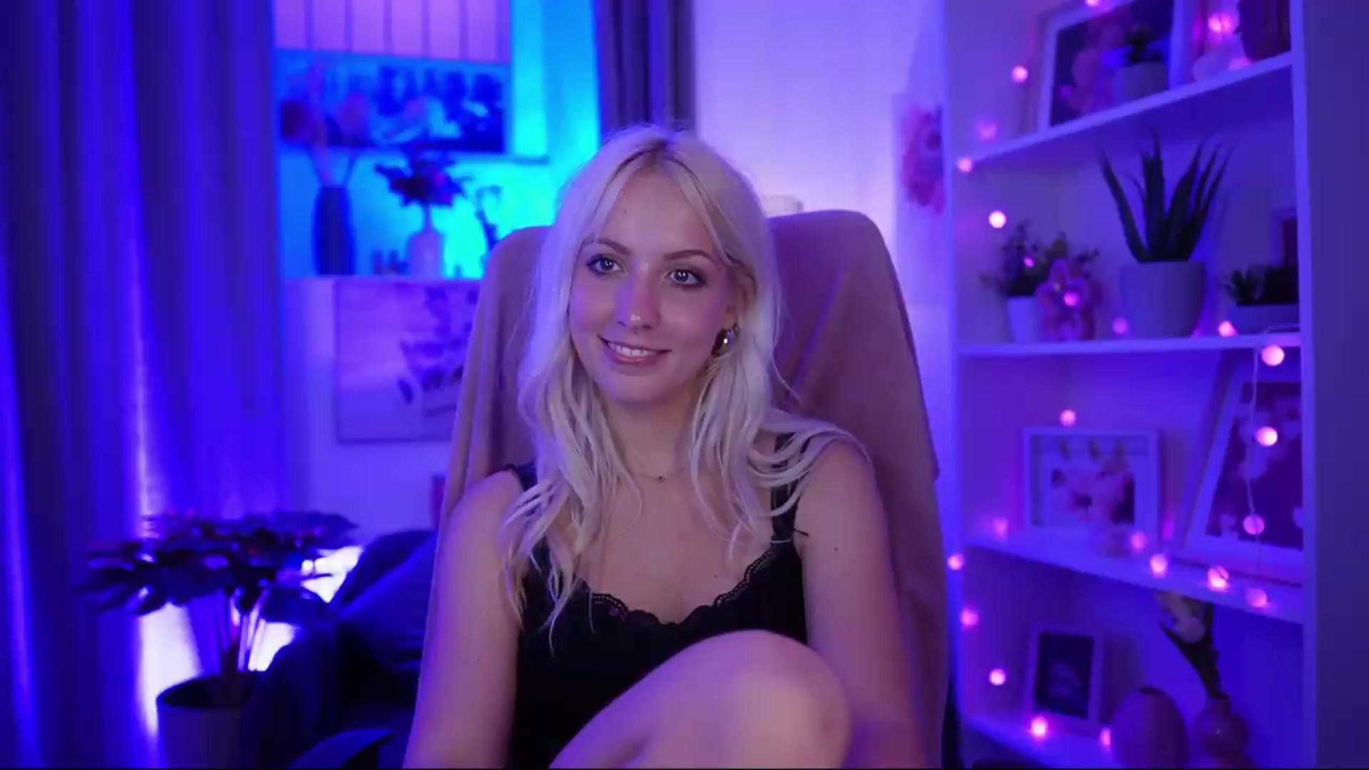 Gallery image thumbnail from Lucy_Cutie's myfreecams stream on, 06/28/2026, 22:47 image 16 of 20