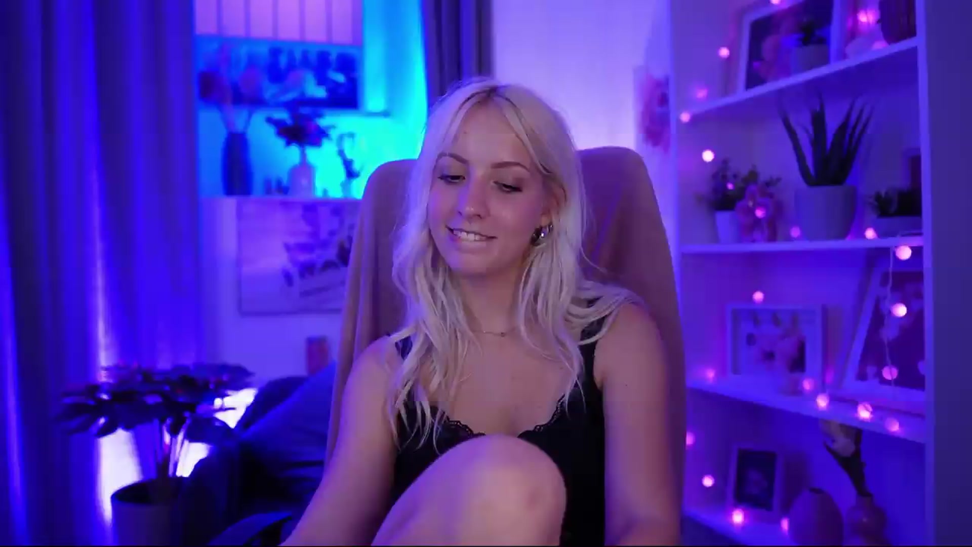 Gallery image thumbnail from Lucy_Cutie's myfreecams stream on, 06/28/2026, 22:47 image 14 of 20