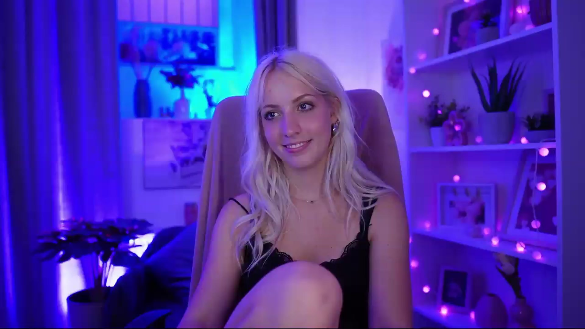 Gallery image thumbnail from Lucy_Cutie's myfreecams stream on, 06/28/2026, 22:47 image 15 of 20