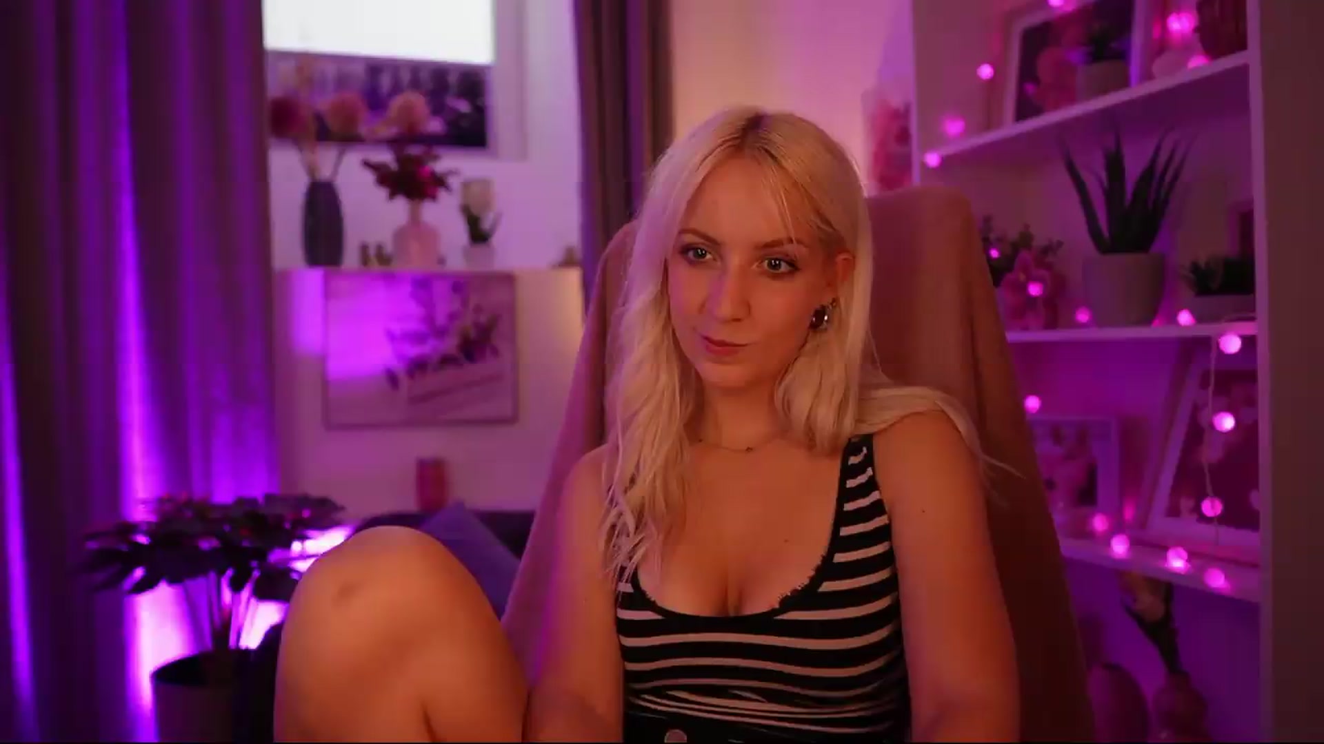 Gallery image thumbnail from Lucy_Cutie's myfreecams stream on, 06/29/2026, 19:14 image 10 of 20