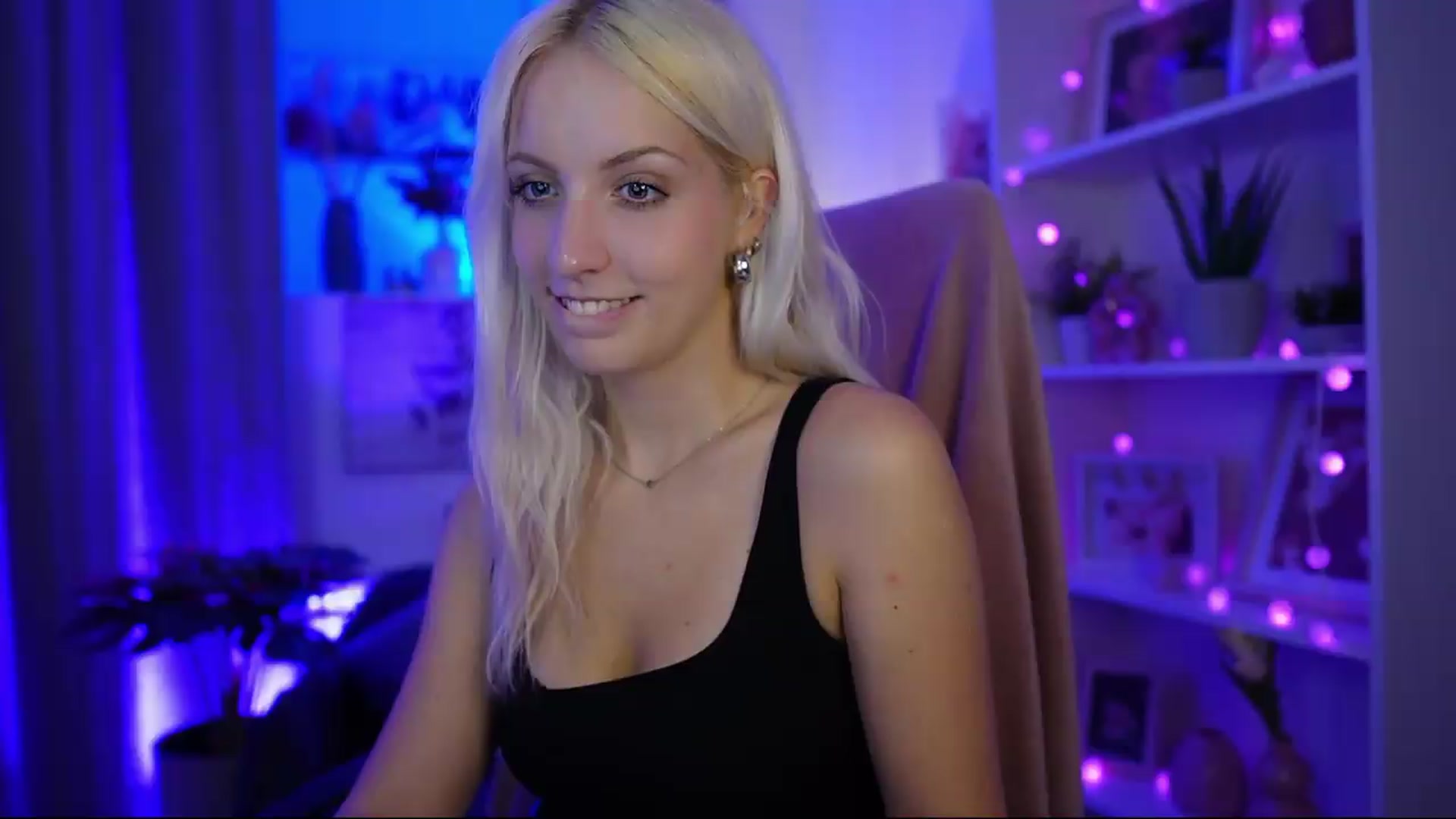 Gallery image thumbnail from Lucy_Cutie's myfreecams stream on, 07/05/2026, 19:40 image 8 of 20