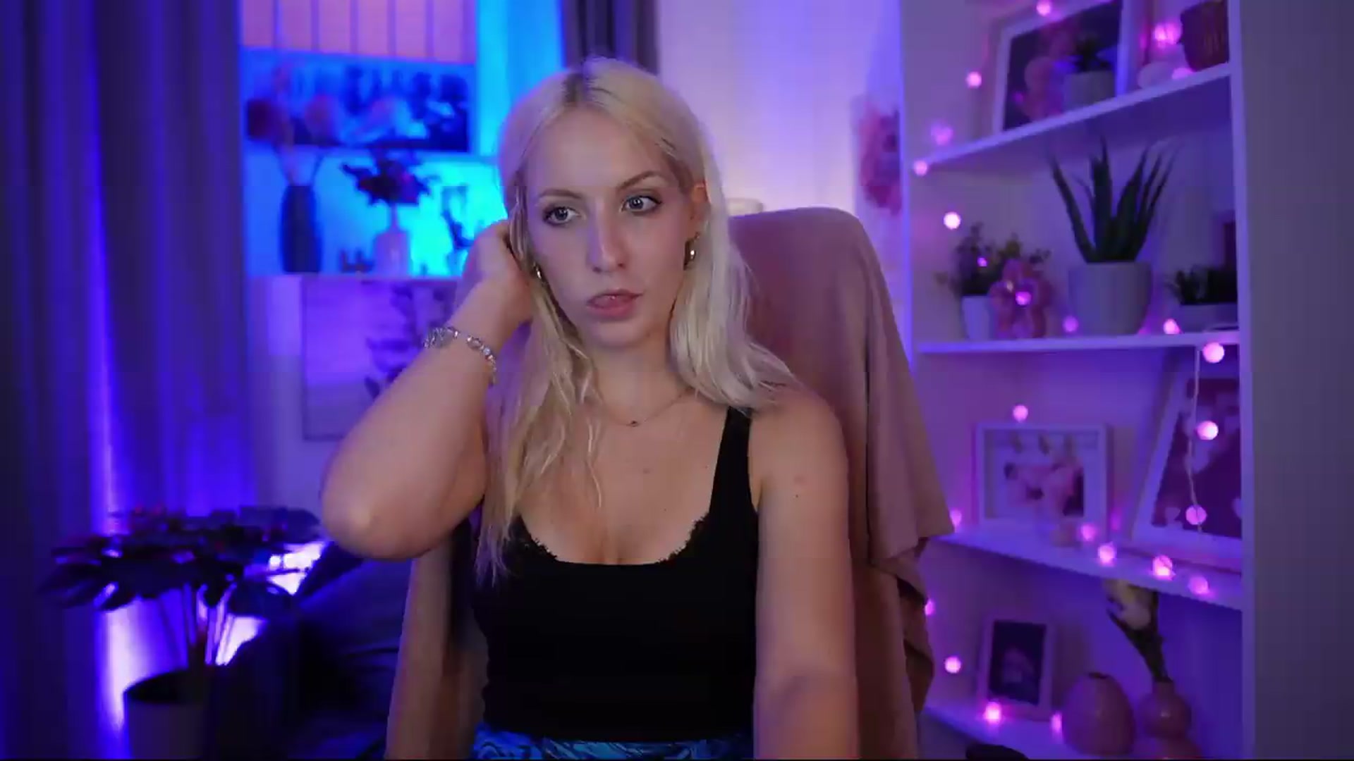 Gallery image thumbnail from Lucy_Cutie's myfreecams stream on, 07/05/2026, 21:04 image 2 of 20