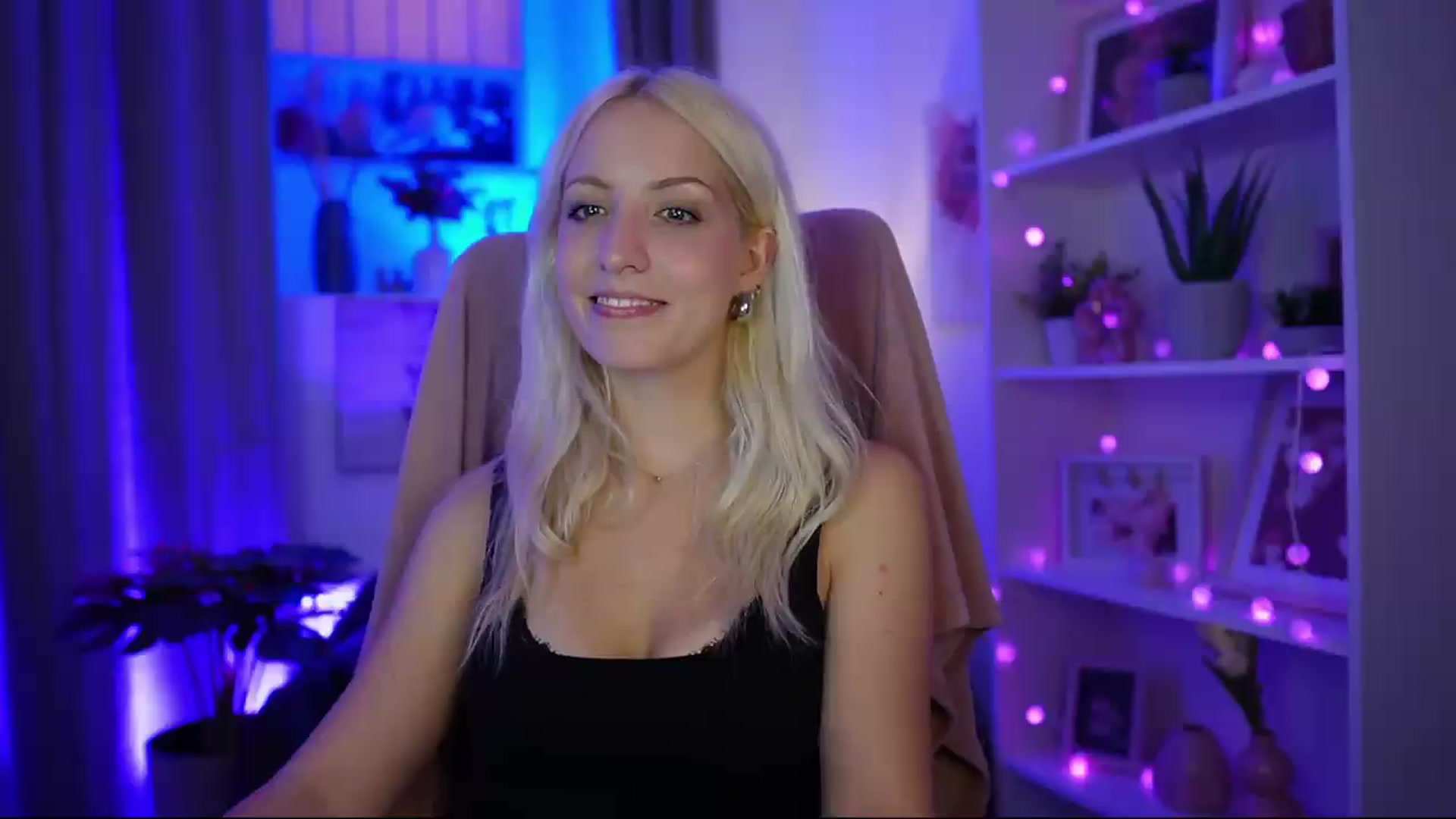 Gallery image thumbnail from Lucy_Cutie's myfreecams stream on, 07/05/2026, 21:04 image 19 of 20