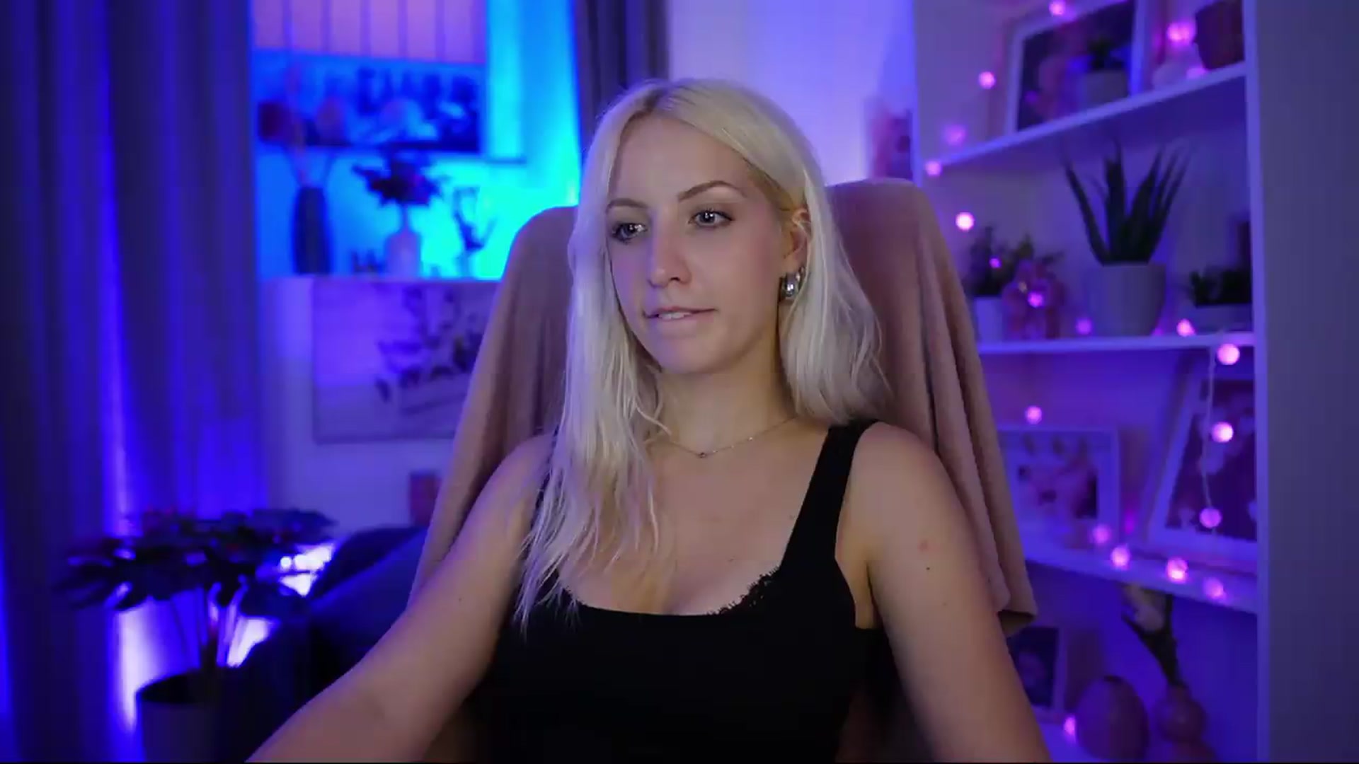 Gallery image thumbnail from Lucy_Cutie's myfreecams stream on, 07/05/2026, 21:04 image 17 of 20