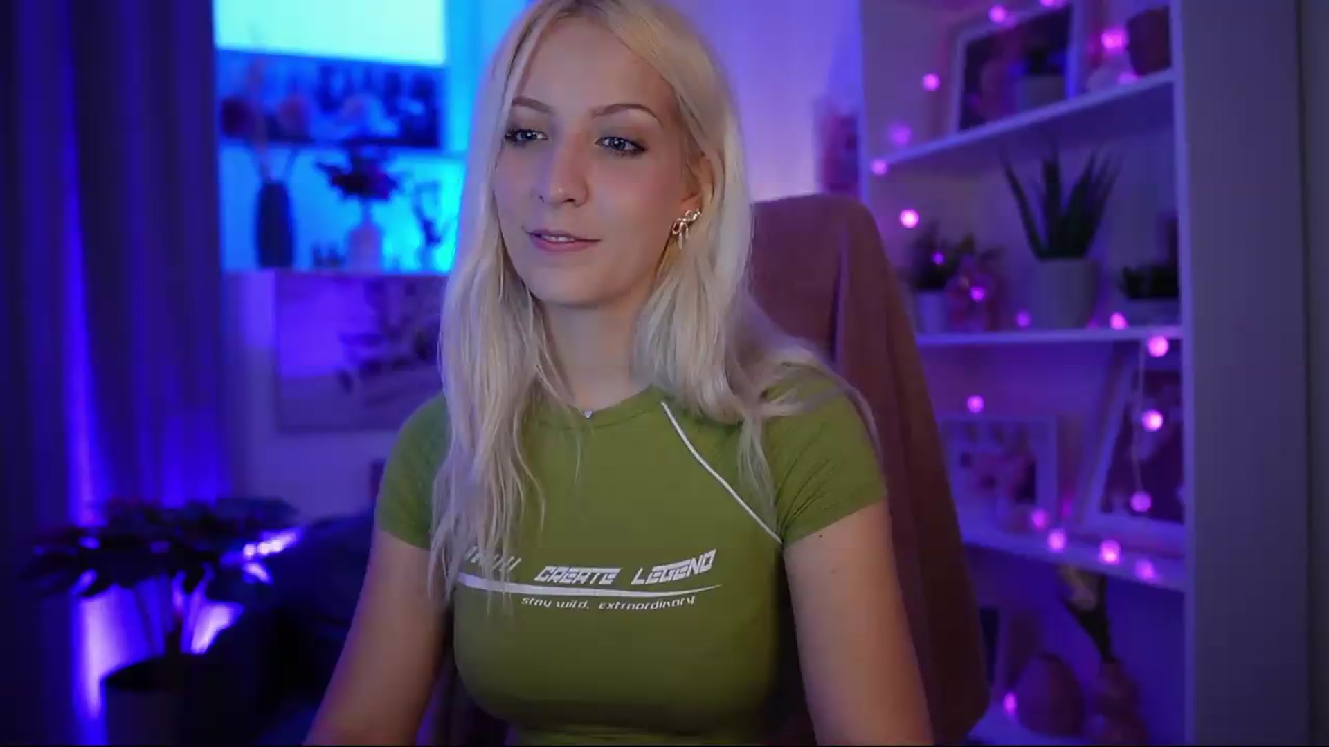 Gallery image thumbnail from Lucy_Cutie's myfreecams stream on, 07/06/2026, 18:35 image 6 of 20