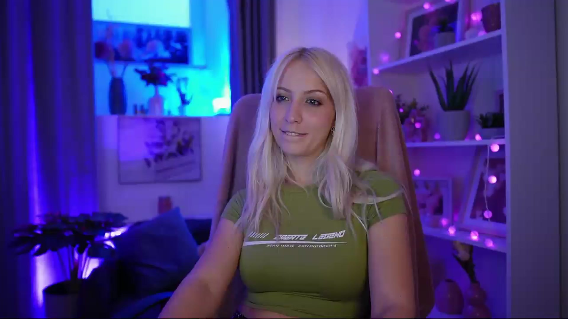 Gallery image thumbnail from Lucy_Cutie's myfreecams stream on, 07/06/2026, 18:35 image 16 of 20