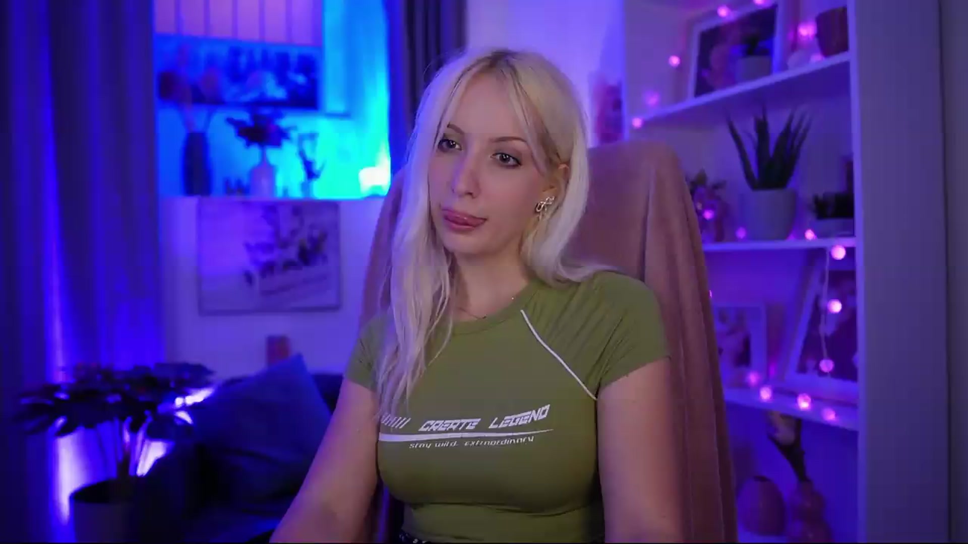 Gallery image thumbnail from Lucy_Cutie's myfreecams stream on, 07/06/2026, 21:43 image 16 of 20