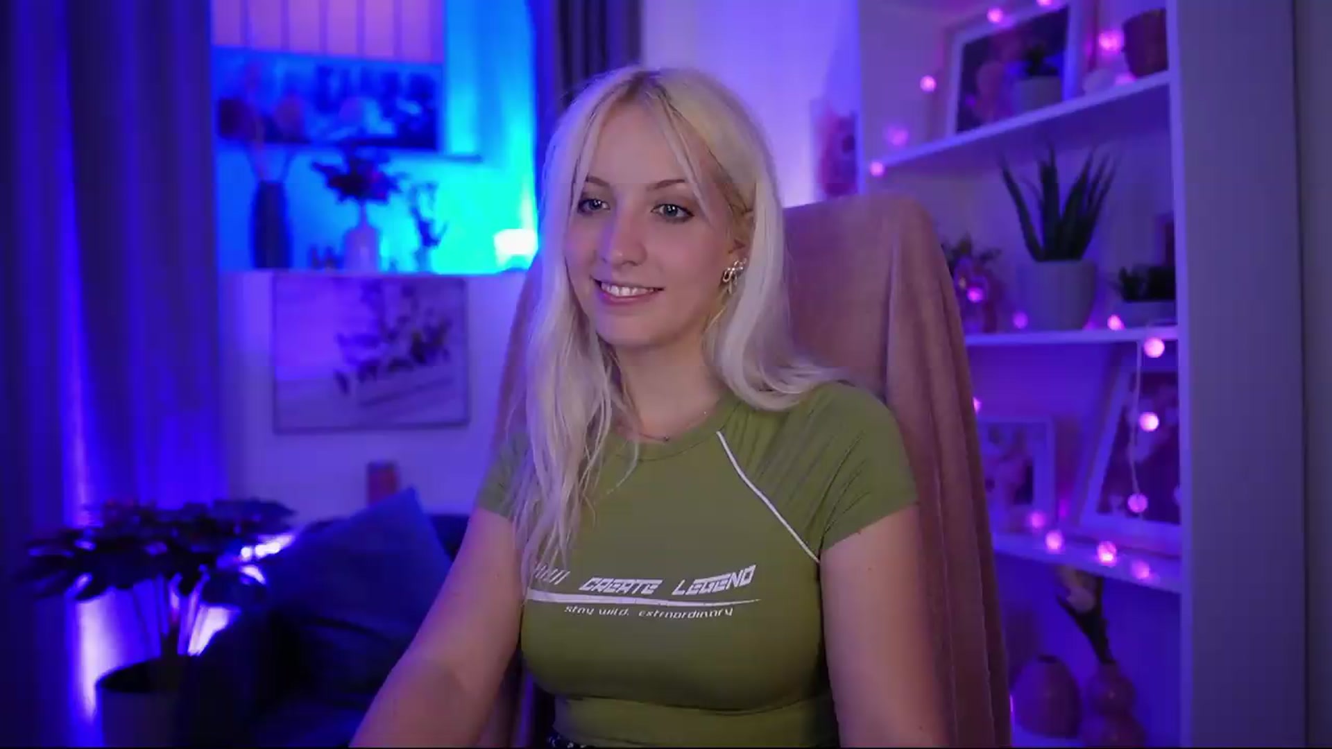Gallery image thumbnail from Lucy_Cutie's myfreecams stream on, 07/06/2026, 21:43 image 18 of 20