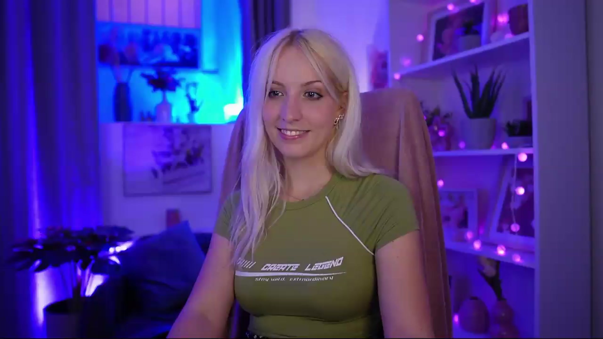 Gallery image thumbnail from Lucy_Cutie's myfreecams stream on, 07/06/2026, 21:43 image 17 of 20