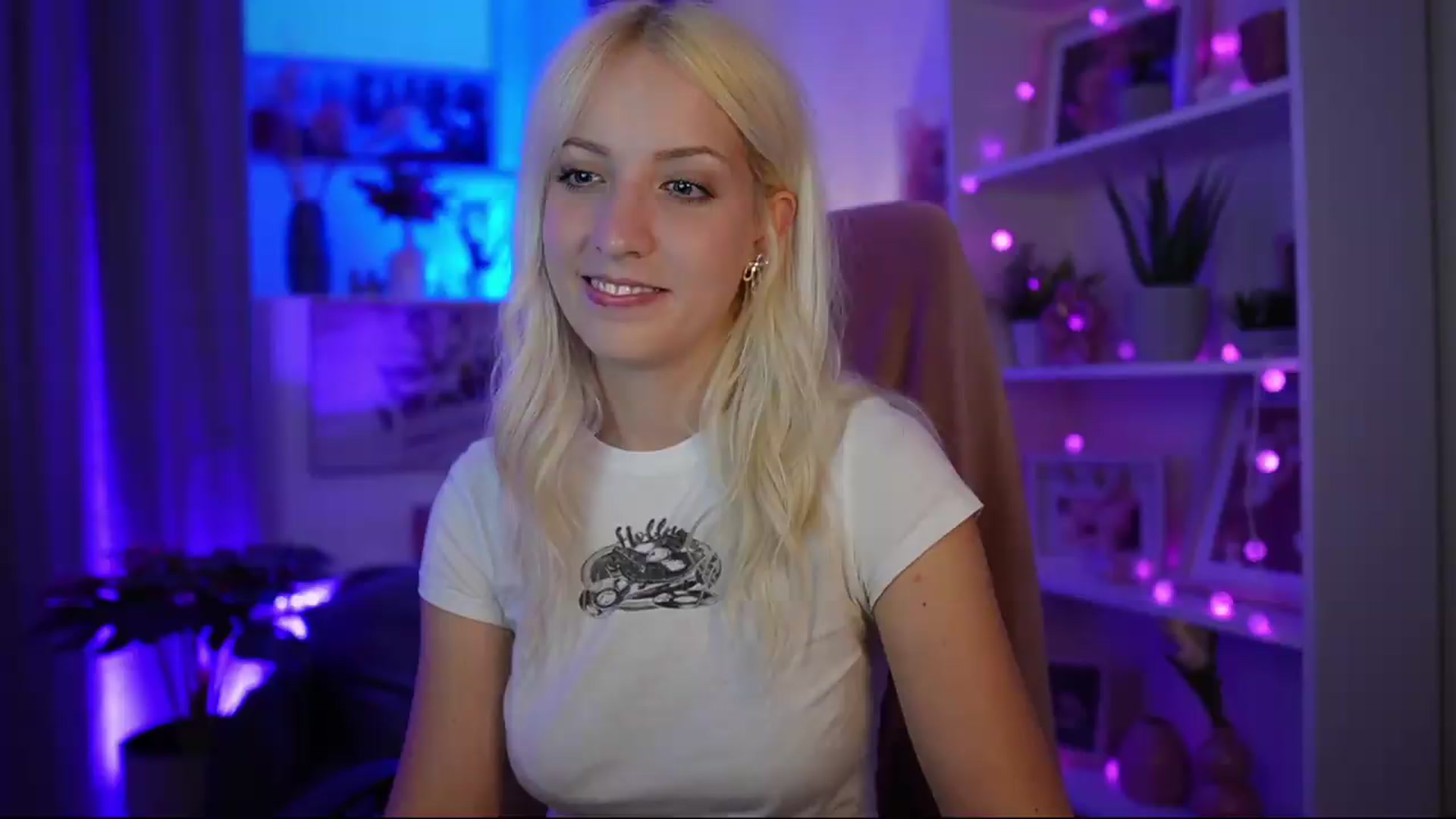 Gallery image thumbnail from Lucy_Cutie's myfreecams stream on, 07/07/2026, 19:26 image 11 of 20