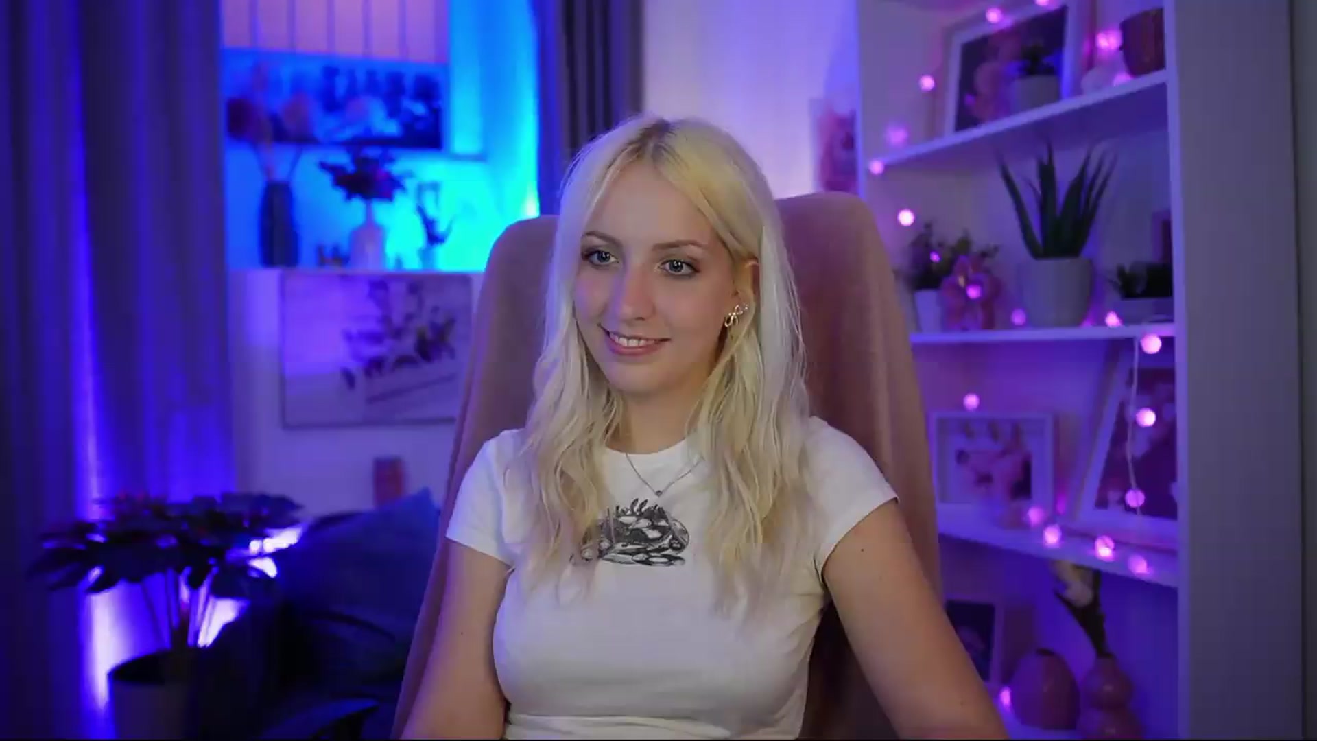 Gallery image thumbnail from Lucy_Cutie's myfreecams stream on, 07/07/2026, 19:26 image 17 of 20