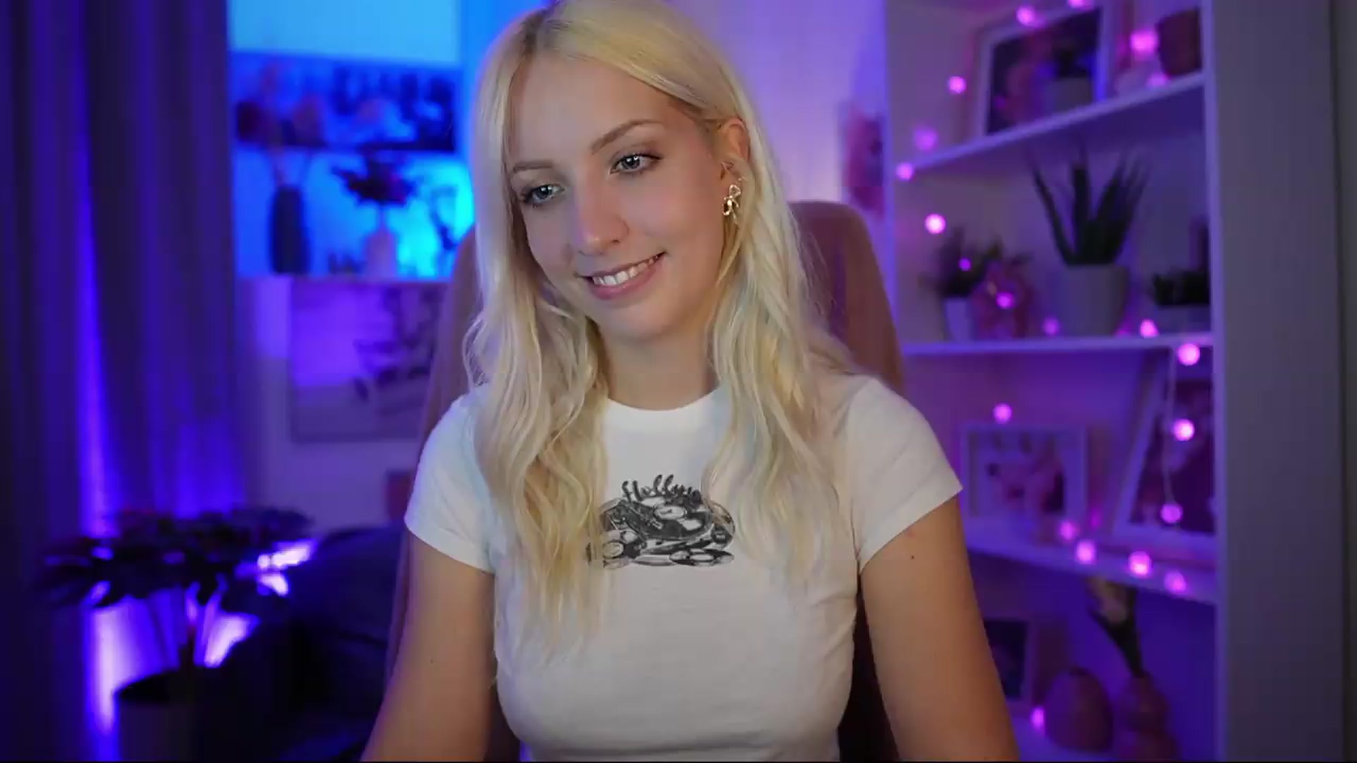 Gallery image thumbnail from Lucy_Cutie's myfreecams stream on, 07/07/2026, 19:26 image 9 of 20