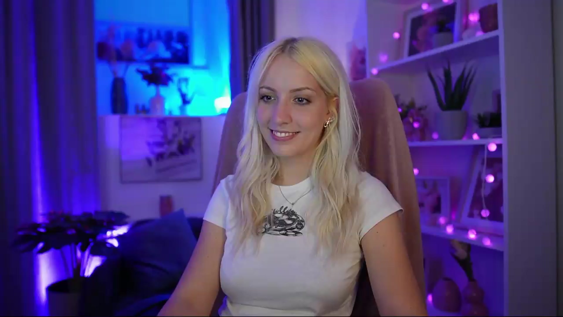 Gallery image thumbnail from Lucy_Cutie's myfreecams stream on, 07/07/2026, 19:26 image 14 of 20