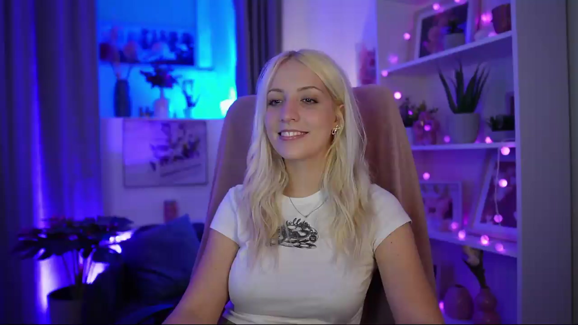 Gallery image thumbnail from Lucy_Cutie's myfreecams stream on, 07/07/2026, 19:26 image 15 of 20