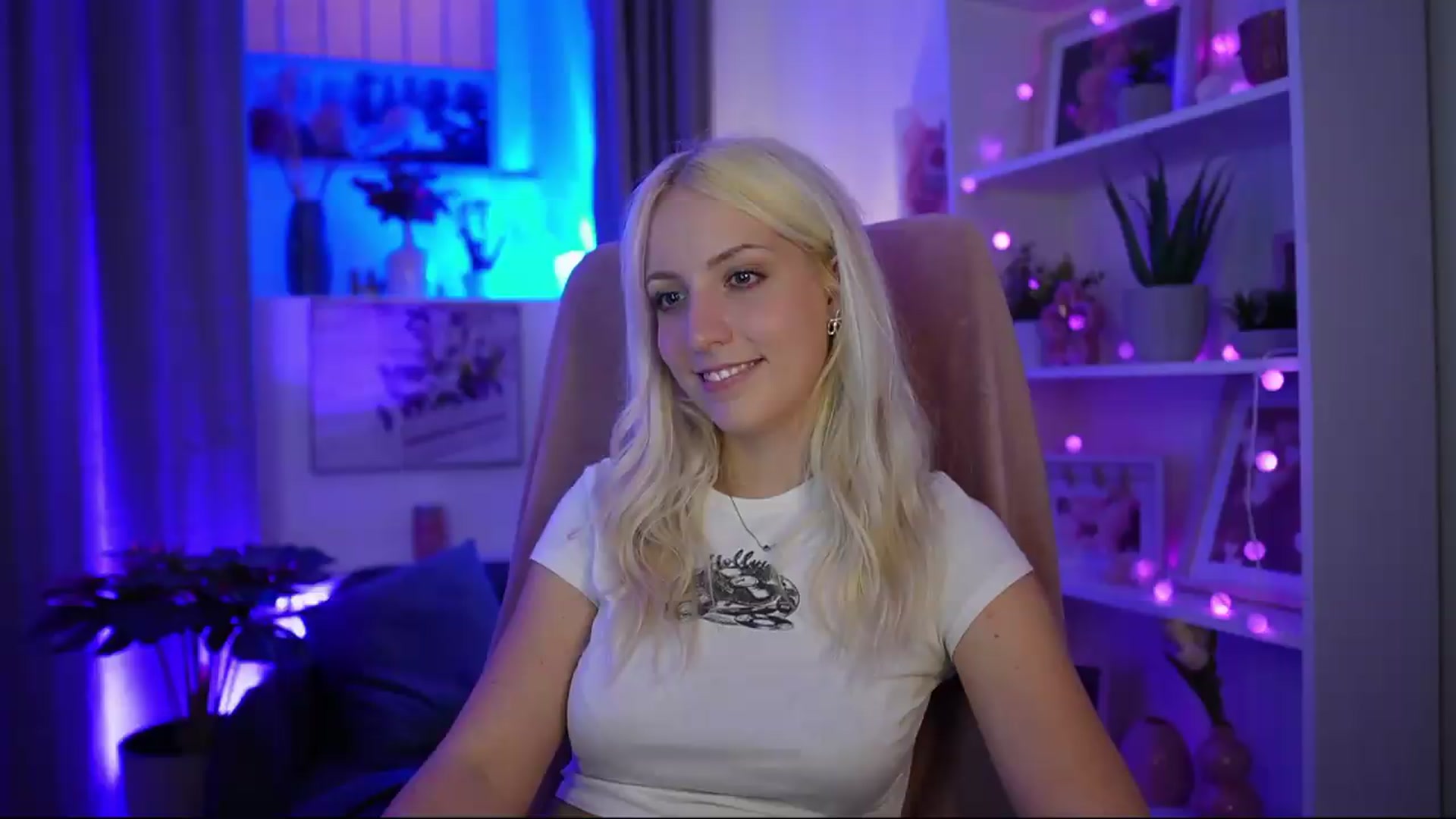 Gallery image thumbnail from Lucy_Cutie's myfreecams stream on, 07/07/2026, 19:26 image 18 of 20