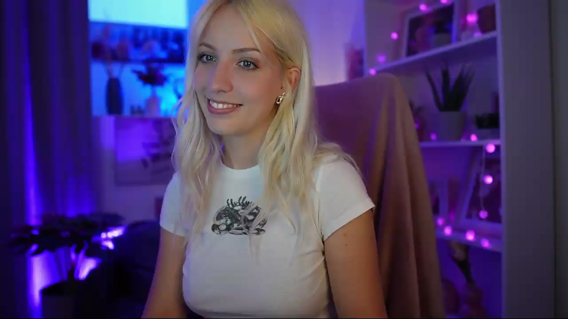Gallery image thumbnail from Lucy_Cutie's myfreecams stream on, 07/07/2026, 19:26 image 4 of 20