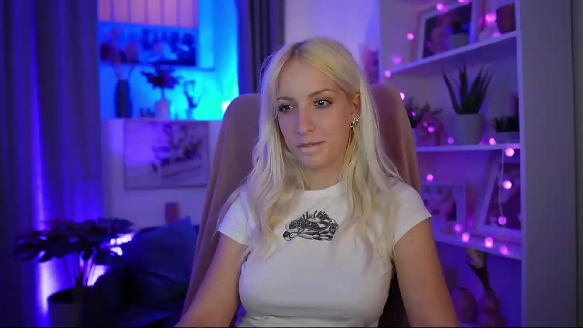 Gallery image thumbnail from Lucy_Cutie's myfreecams stream on, 07/07/2026, 20:02 image 10 of 20