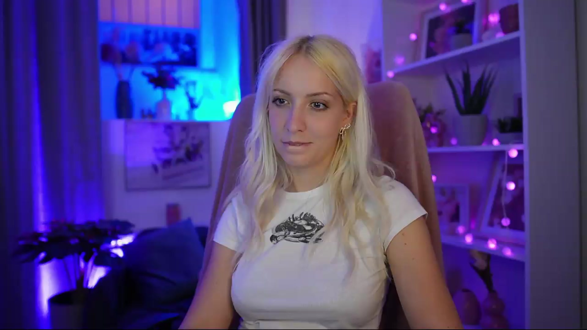 Gallery image thumbnail from Lucy_Cutie's myfreecams stream on, 07/07/2026, 20:02 image 7 of 20