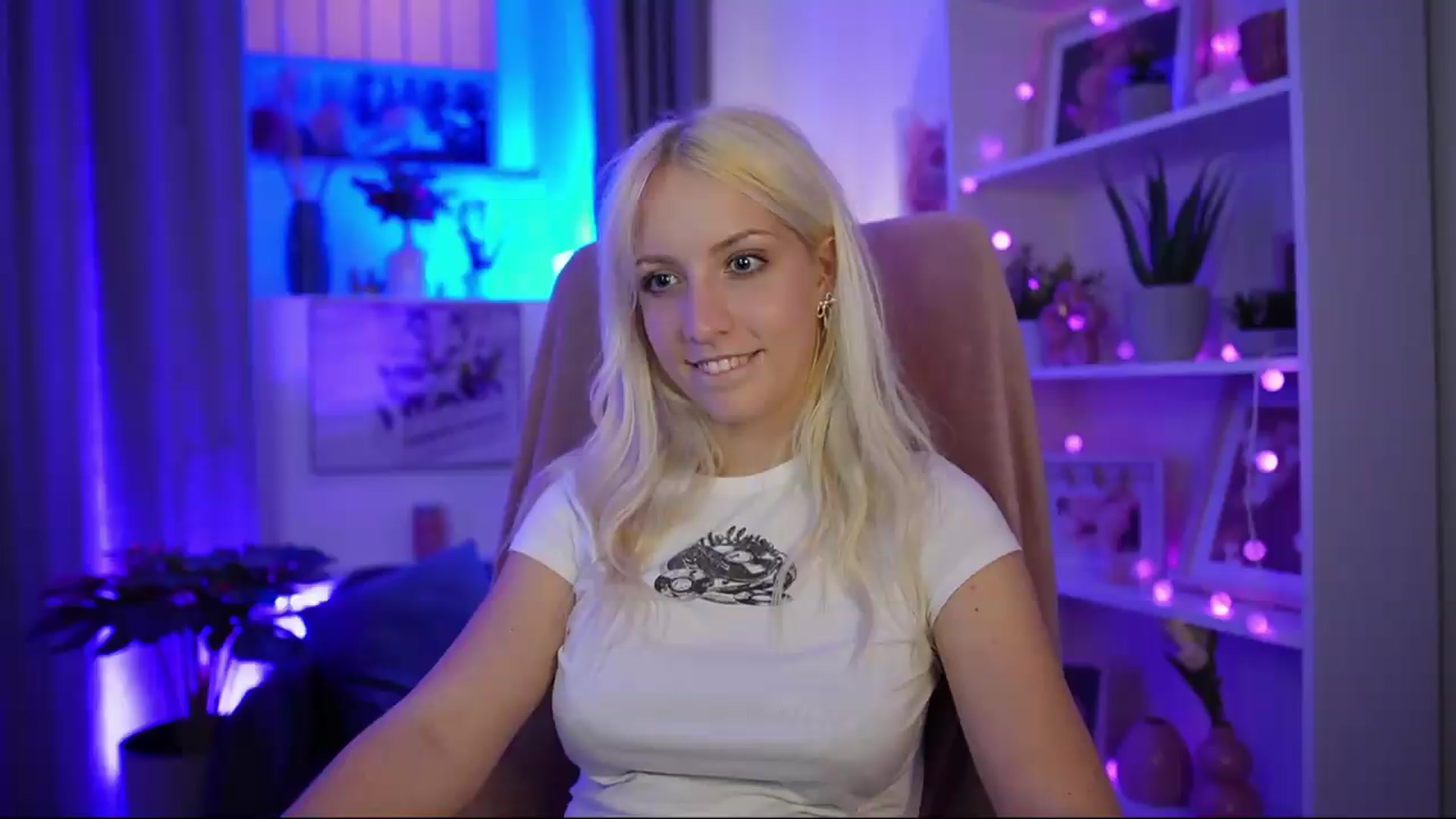 Gallery image thumbnail from Lucy_Cutie's myfreecams stream on, 07/07/2026, 20:02 image 19 of 20