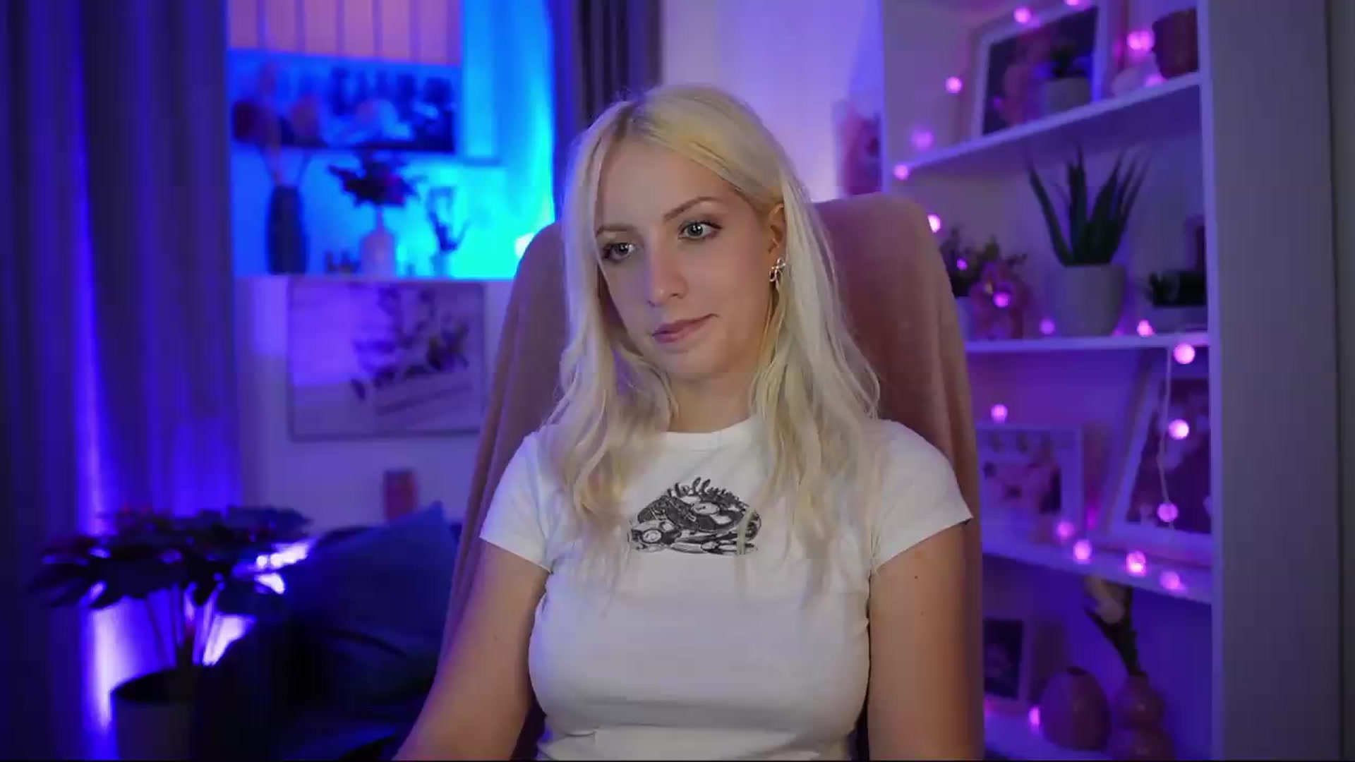 Gallery image thumbnail from Lucy_Cutie's myfreecams stream on, 07/07/2026, 20:02 image 5 of 20