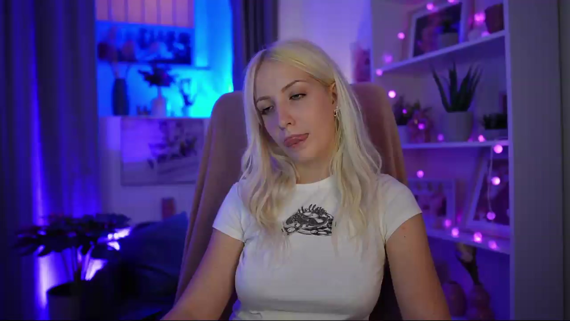 Gallery image thumbnail from Lucy_Cutie's myfreecams stream on, 07/07/2026, 20:02 image 4 of 20