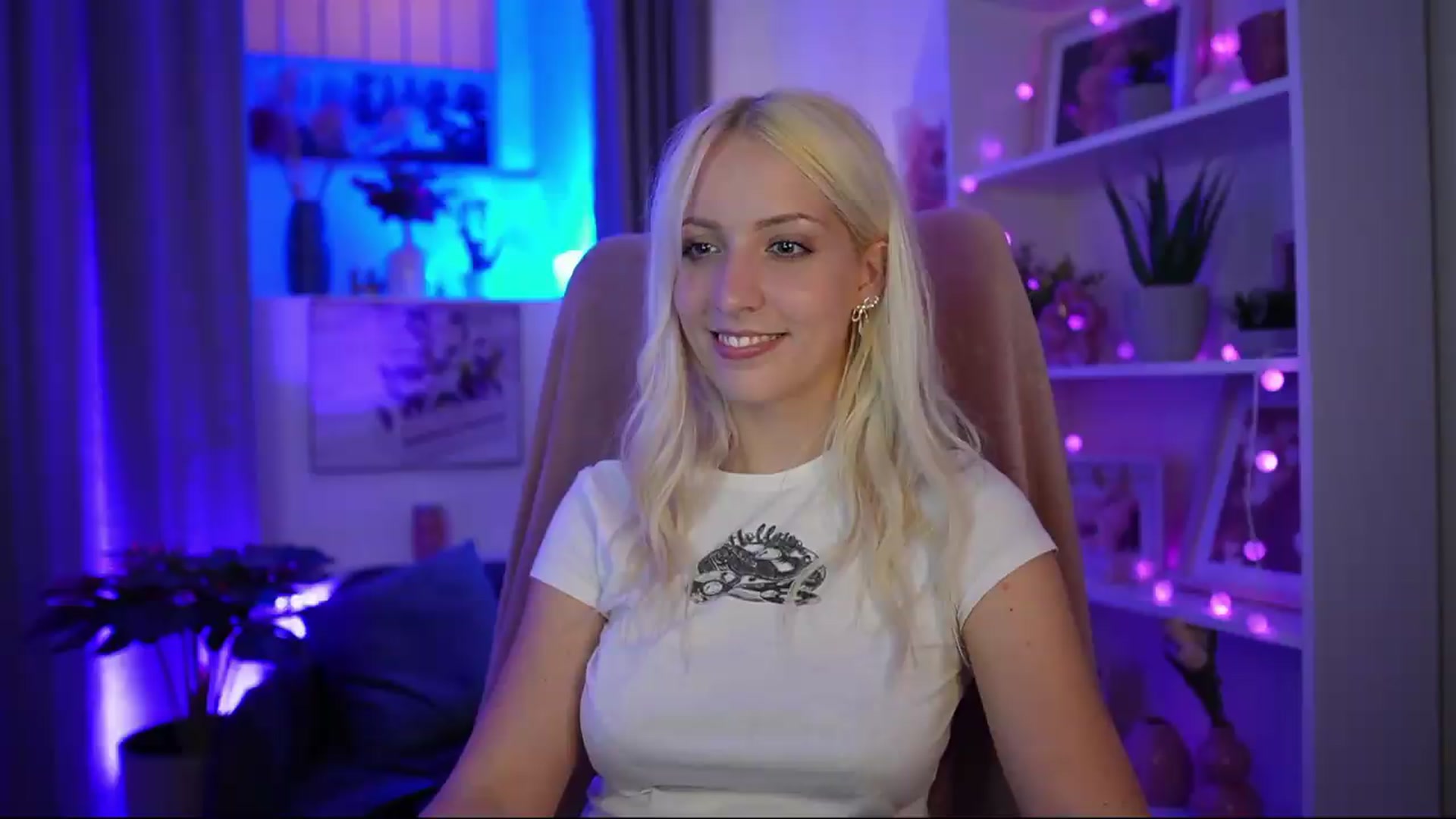 Gallery image thumbnail from Lucy_Cutie's myfreecams stream on, 07/07/2026, 20:02 image 6 of 20