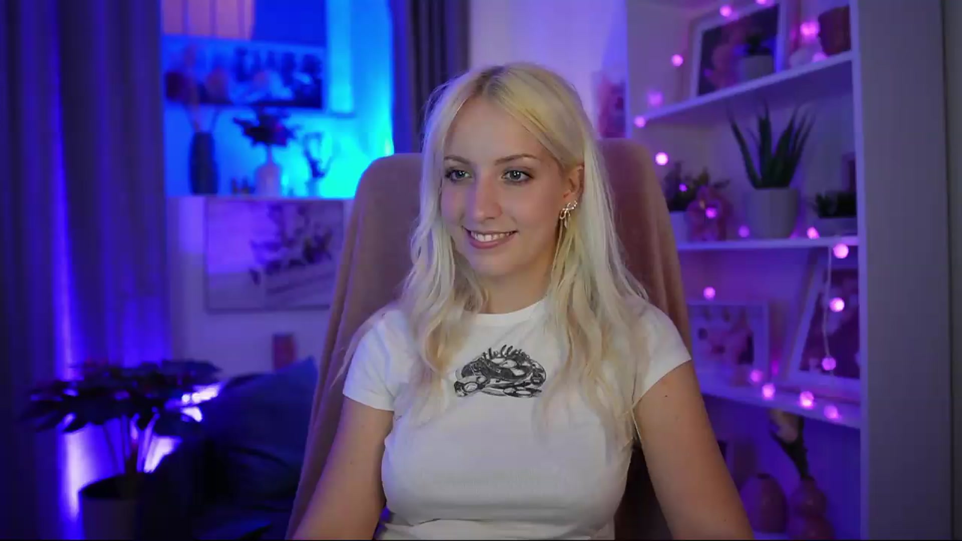 Gallery image thumbnail from Lucy_Cutie's myfreecams stream on, 07/07/2026, 20:02 image 16 of 20
