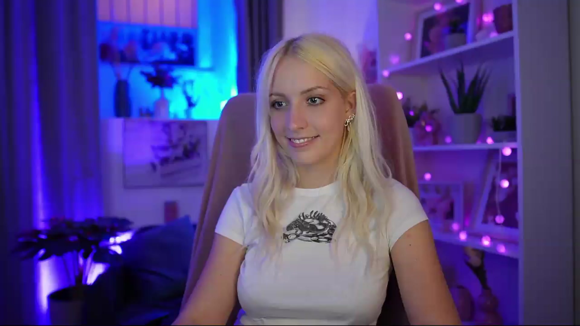 Gallery image thumbnail from Lucy_Cutie's myfreecams stream on, 07/07/2026, 20:02 image 2 of 20