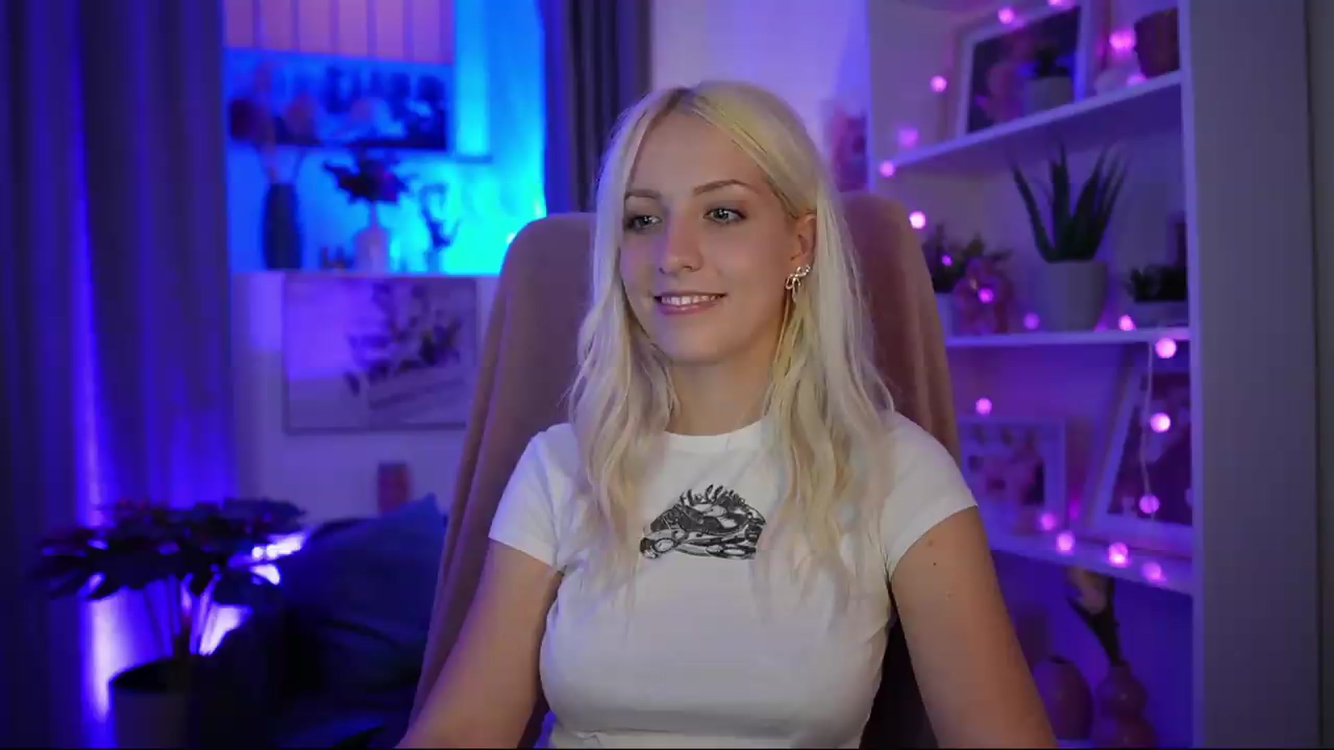 Gallery image thumbnail from Lucy_Cutie's myfreecams stream on, 07/07/2026, 20:02 image 3 of 20