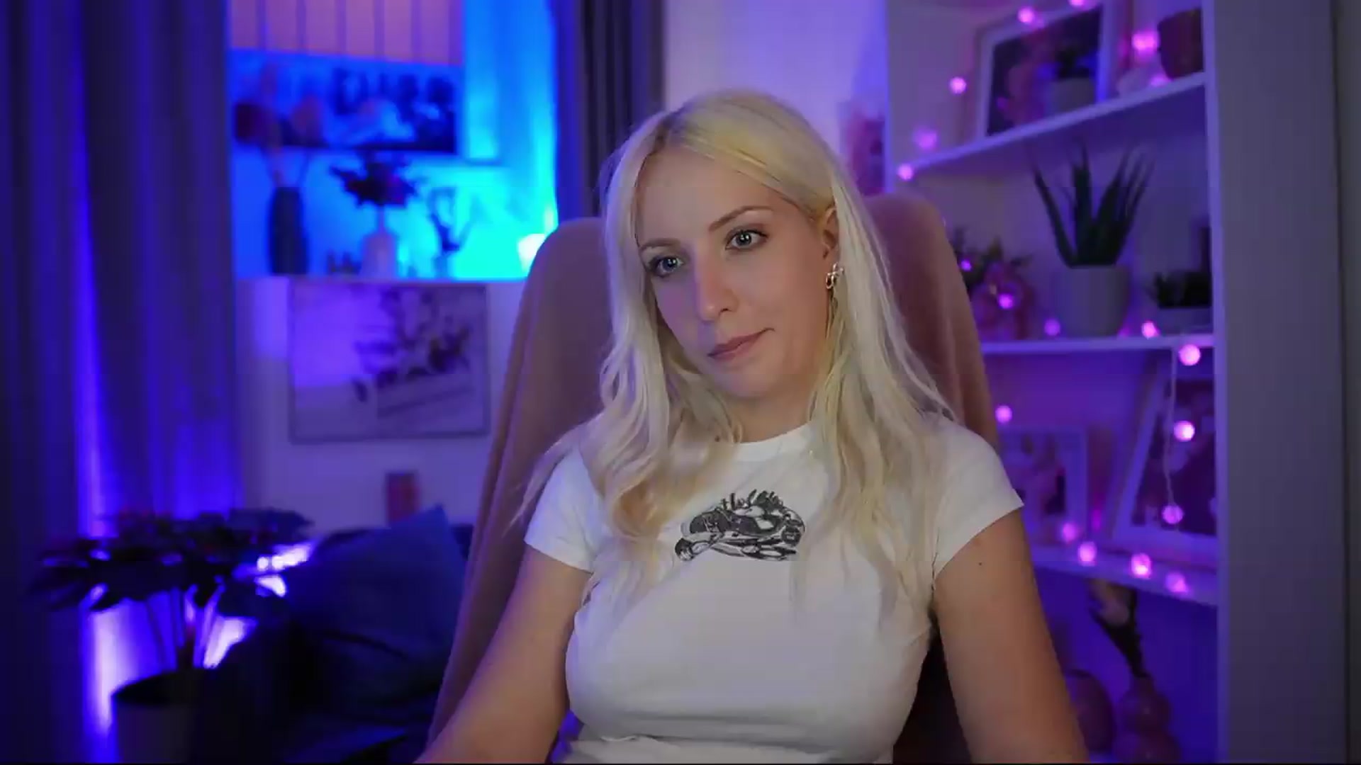 Gallery image thumbnail from Lucy_Cutie's myfreecams stream on, 07/07/2026, 20:02 image 14 of 20
