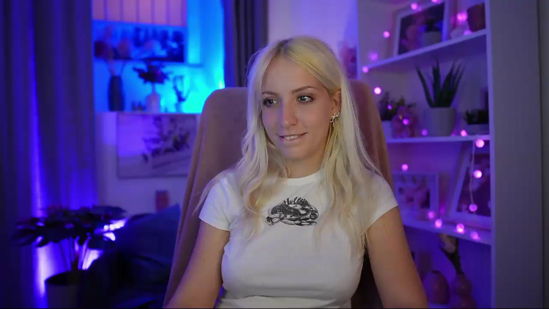 Gallery image thumbnail from Lucy_Cutie's myfreecams stream on, 07/07/2026, 20:02 image 15 of 20
