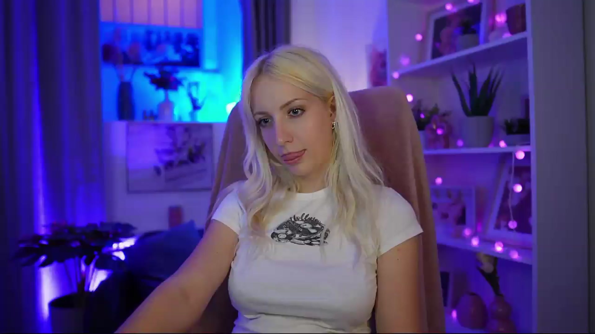 Gallery image thumbnail from Lucy_Cutie's myfreecams stream on, 07/07/2026, 20:02 image 18 of 20