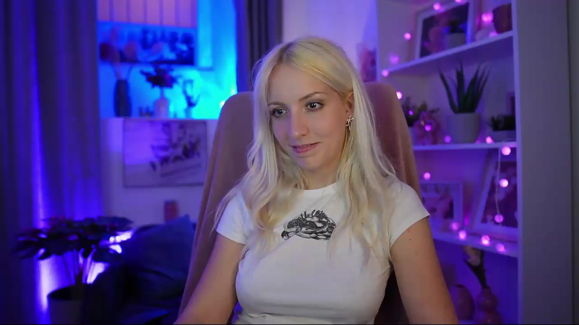 Gallery image thumbnail from Lucy_Cutie's myfreecams stream on, 07/07/2026, 20:02 image 12 of 20