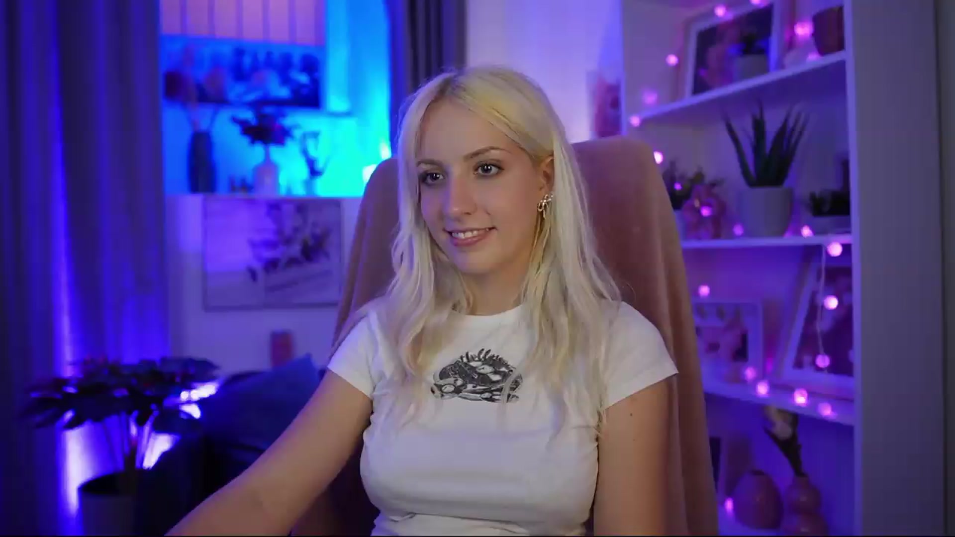 Gallery image thumbnail from Lucy_Cutie's myfreecams stream on, 07/07/2026, 20:02 image 20 of 20