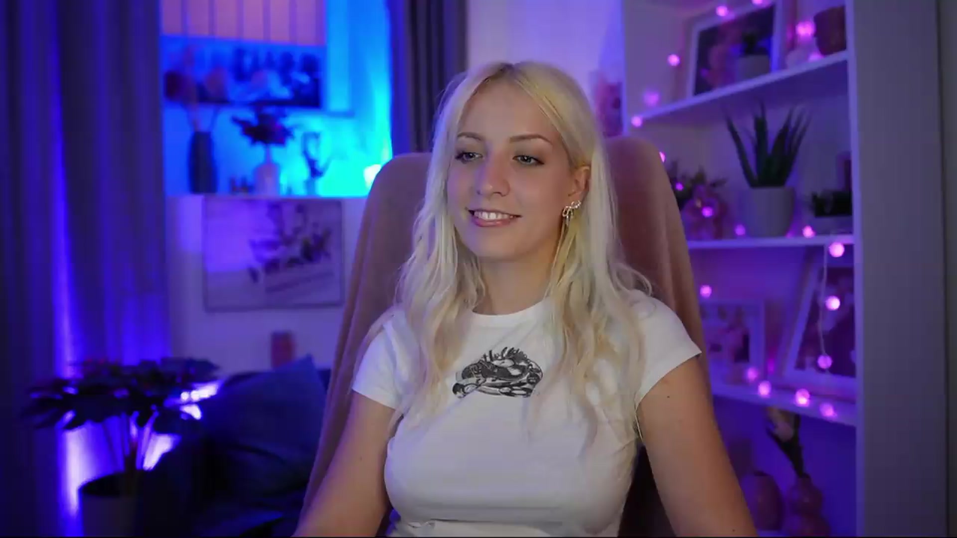 Gallery image thumbnail from Lucy_Cutie's myfreecams stream on, 07/07/2026, 20:02 image 11 of 20
