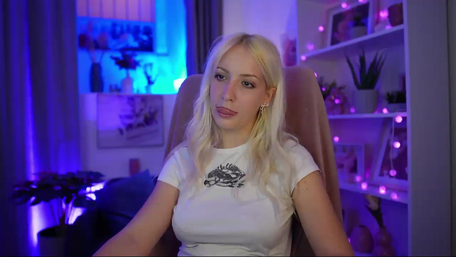 Gallery image thumbnail from Lucy_Cutie's myfreecams stream on, 07/07/2026, 20:02 image 17 of 20