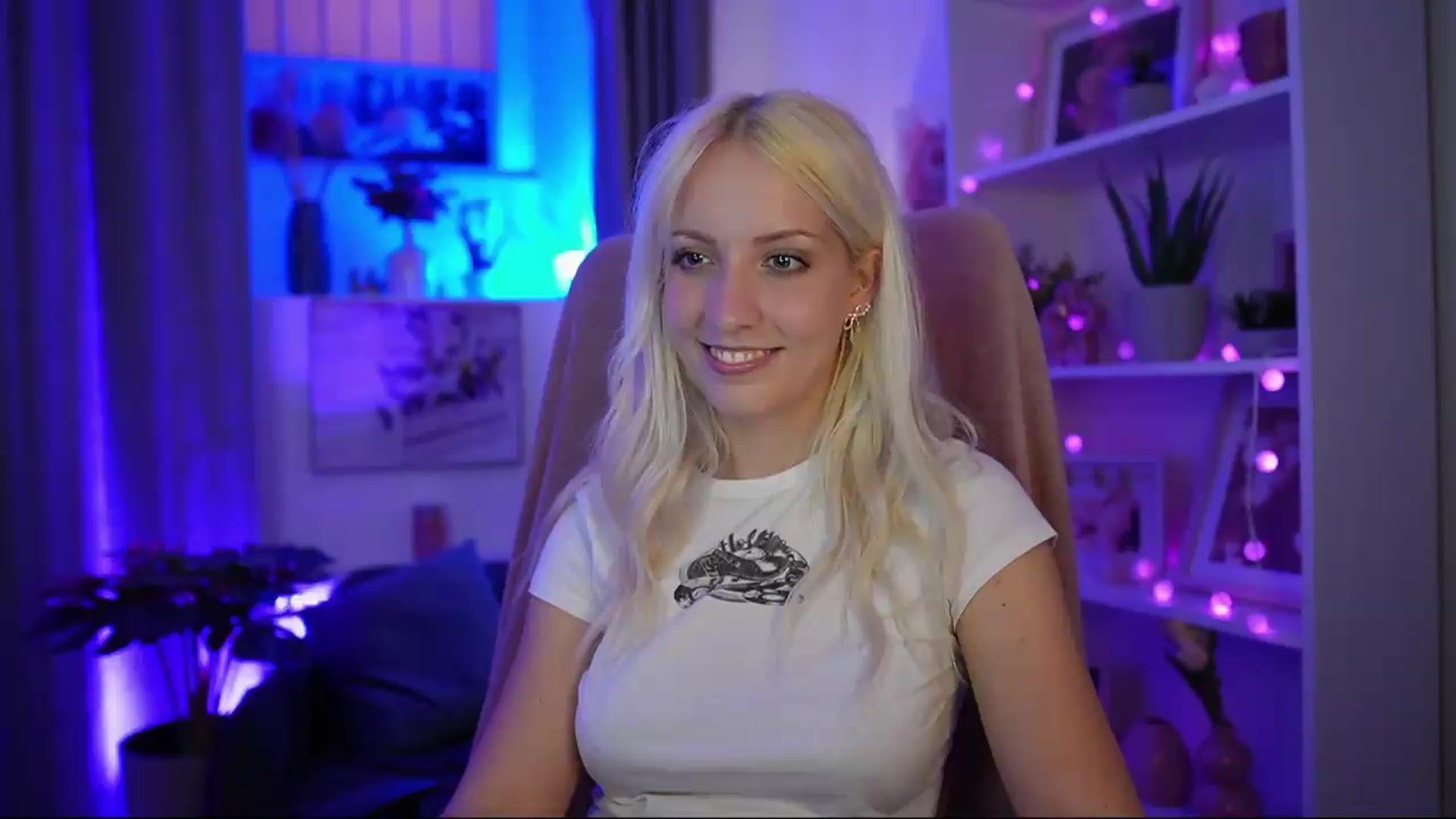 Gallery image thumbnail from Lucy_Cutie's myfreecams stream on, 07/07/2026, 20:02 image 9 of 20