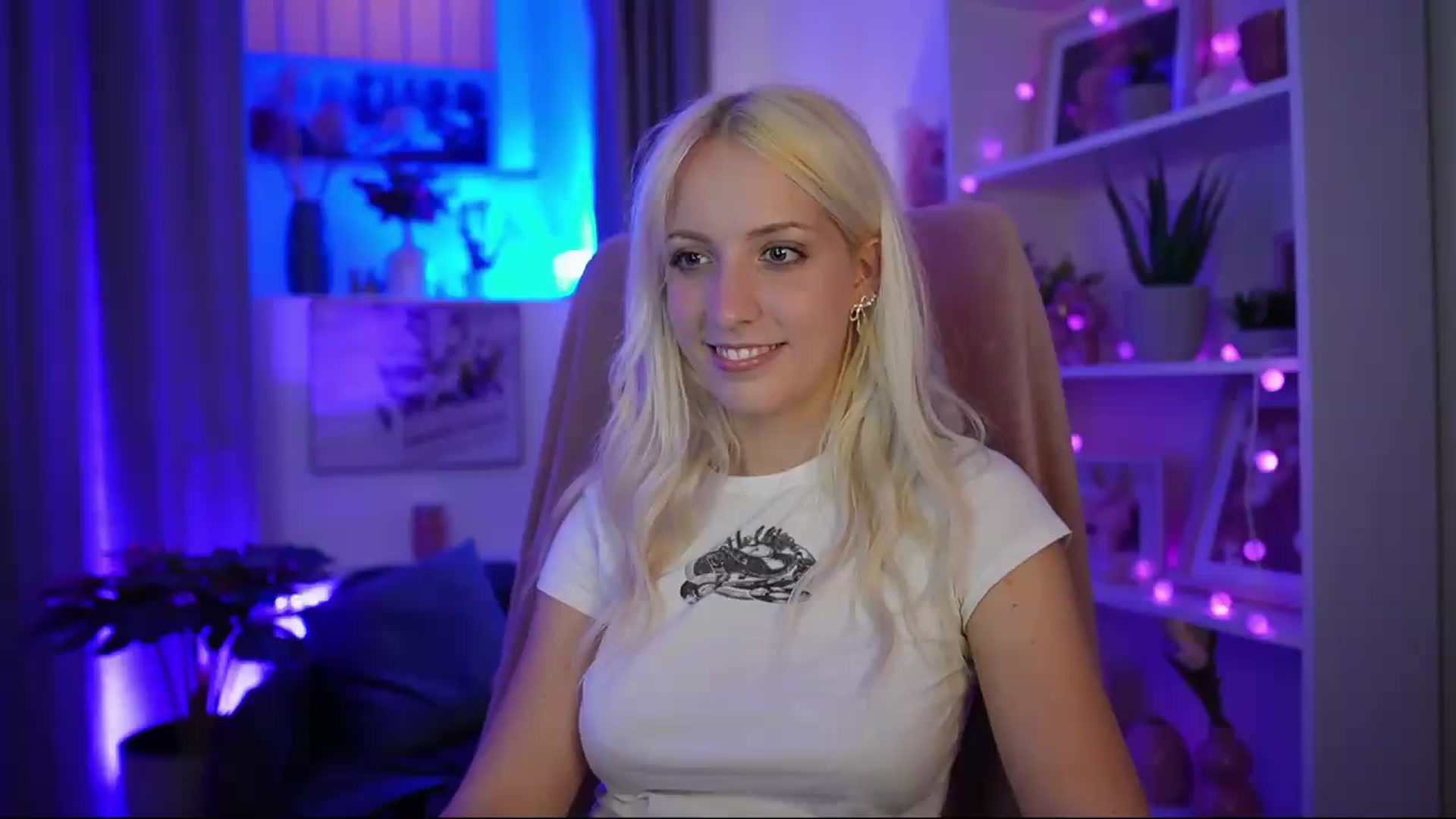 Gallery image thumbnail from Lucy_Cutie's myfreecams stream on, 07/07/2026, 20:02 image 8 of 20
