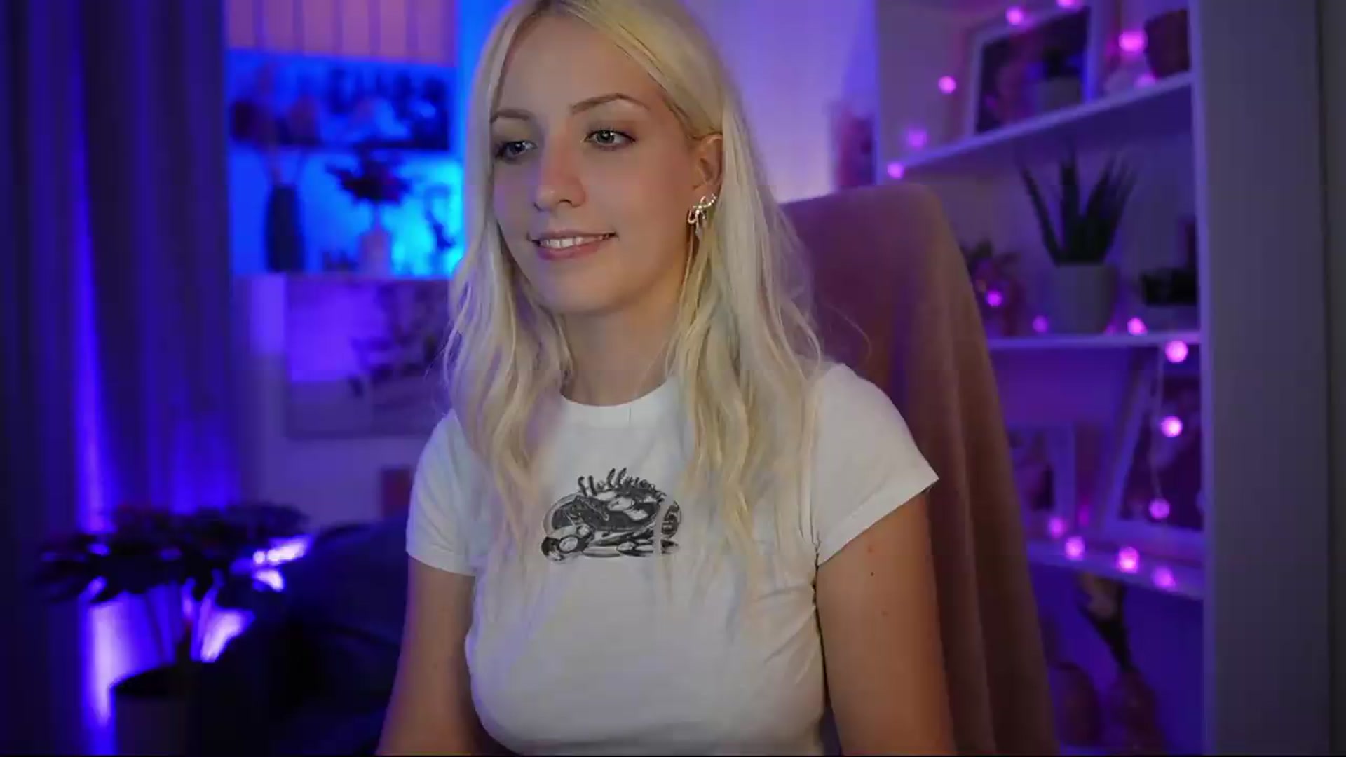 Gallery image thumbnail from Lucy_Cutie's myfreecams stream on, 07/07/2026, 20:02 image 1 of 20