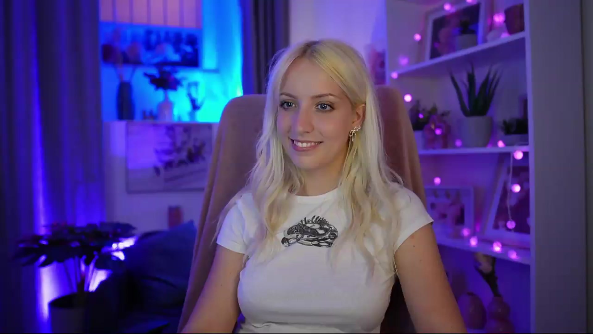 Gallery image thumbnail from Lucy_Cutie's myfreecams stream on, 07/07/2026, 20:02 image 13 of 20
